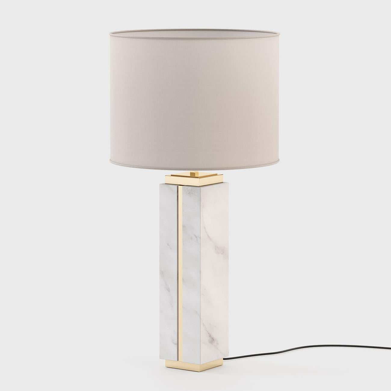 Table lamp Empire white marble with solid white
marble base and with polished stainless steel in 
gold finish. Including a white coton shade. 1 bulb, 
lamp holder type E27, max 40 Watt. Bulb not 
included. Base: 15cm x 15cm.