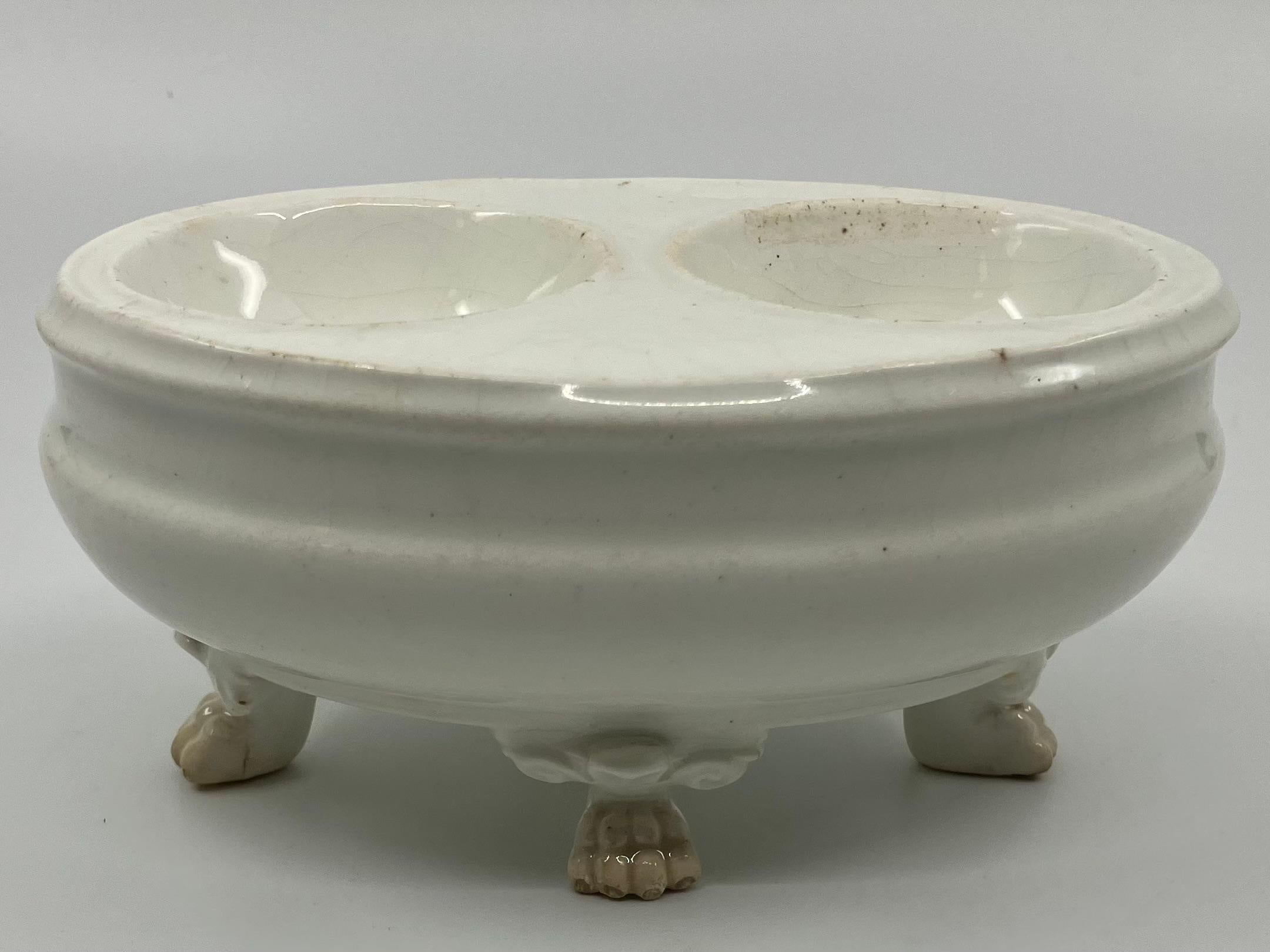 Sal y Pimienta de Porcelana Blanca Imperio en Bueno estado para la venta en New York, NY