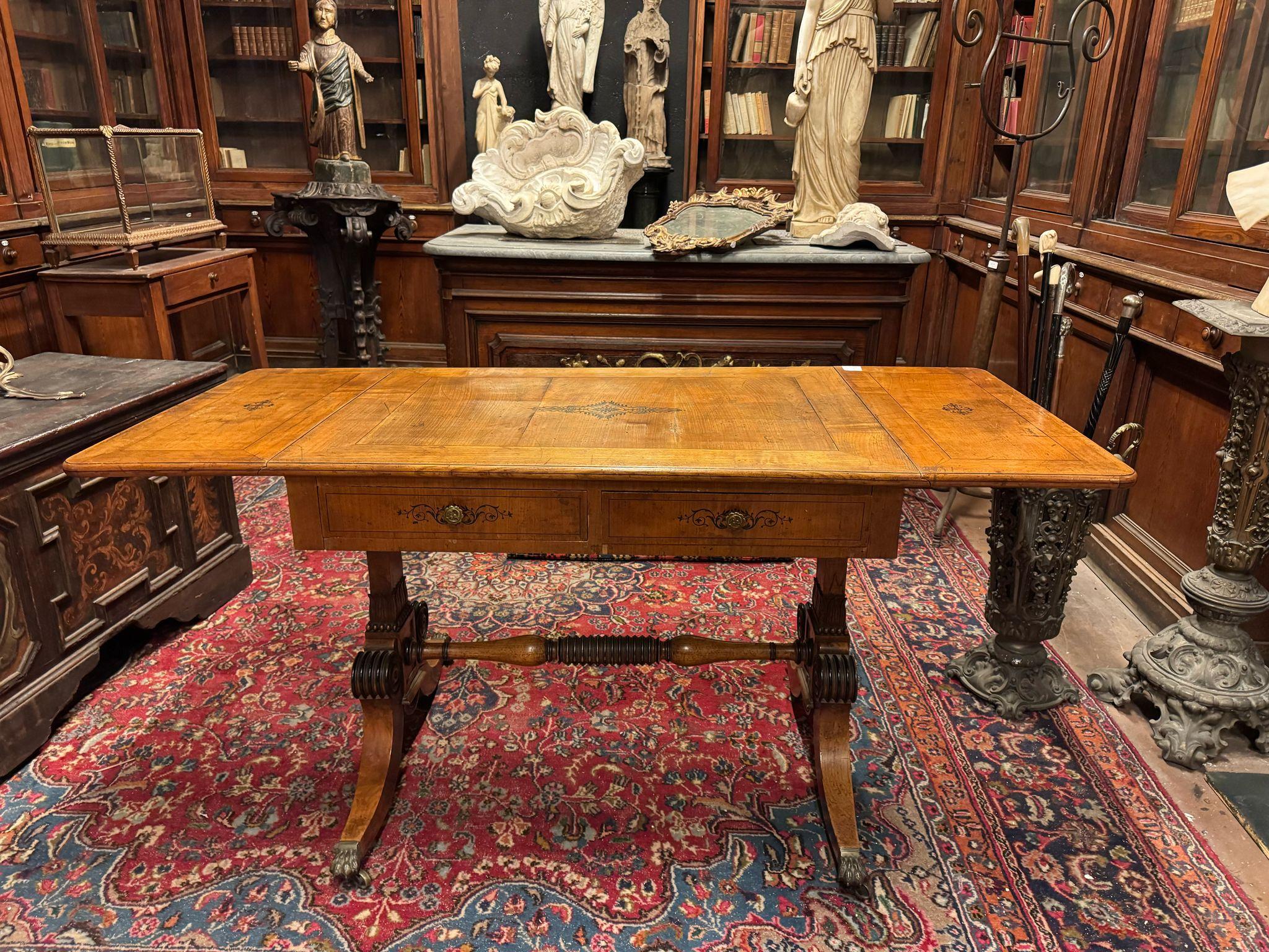 Scrivania impero in legno di ciliegio, con alette laterali sollevabili, Inghilterra In condizioni buone in vendita a Cuneo, Italy (CN)