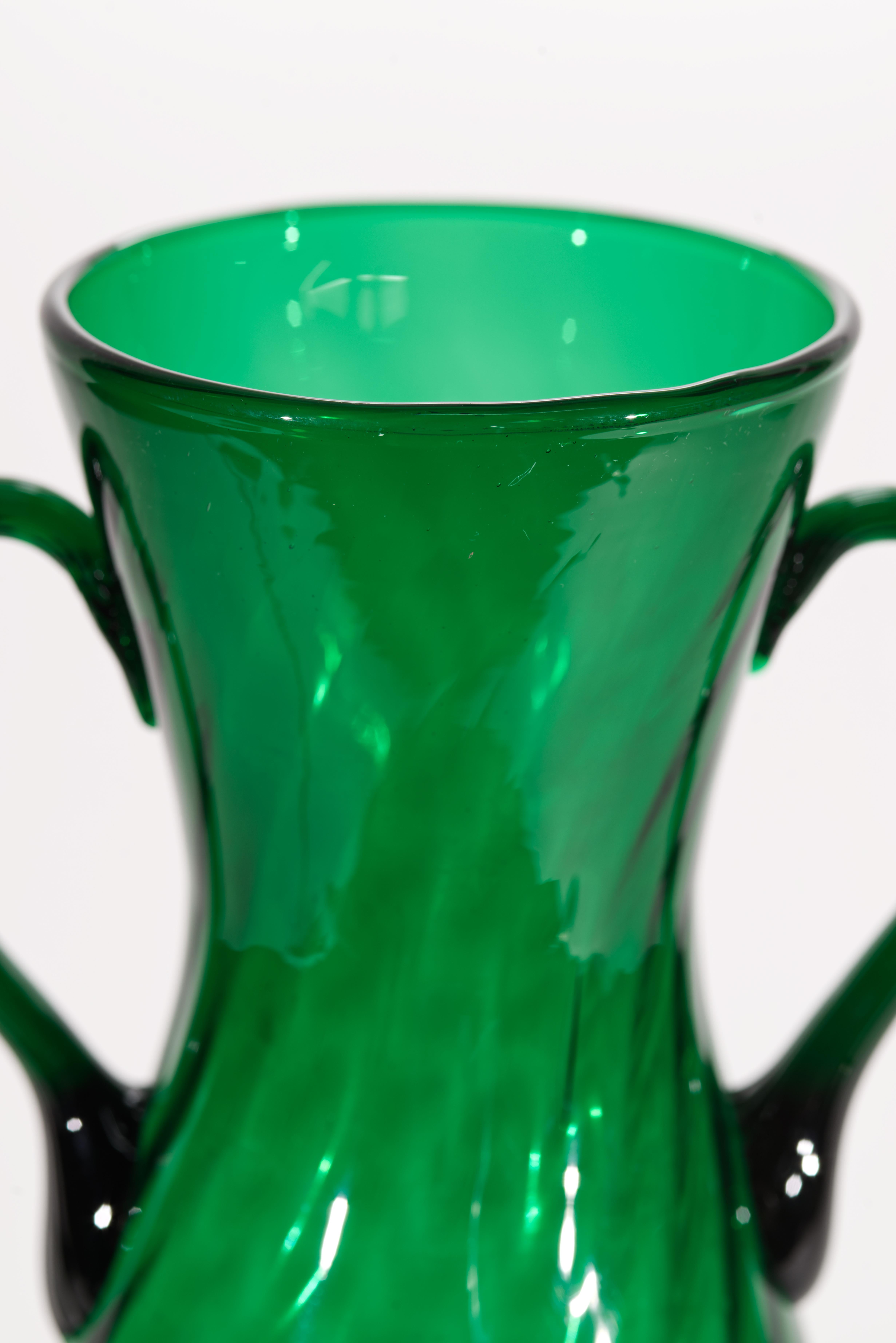 Empoli Emerald Green Verde Op-Art Glass Vase with Handles, Signed, Italy 1960 For Sale 3