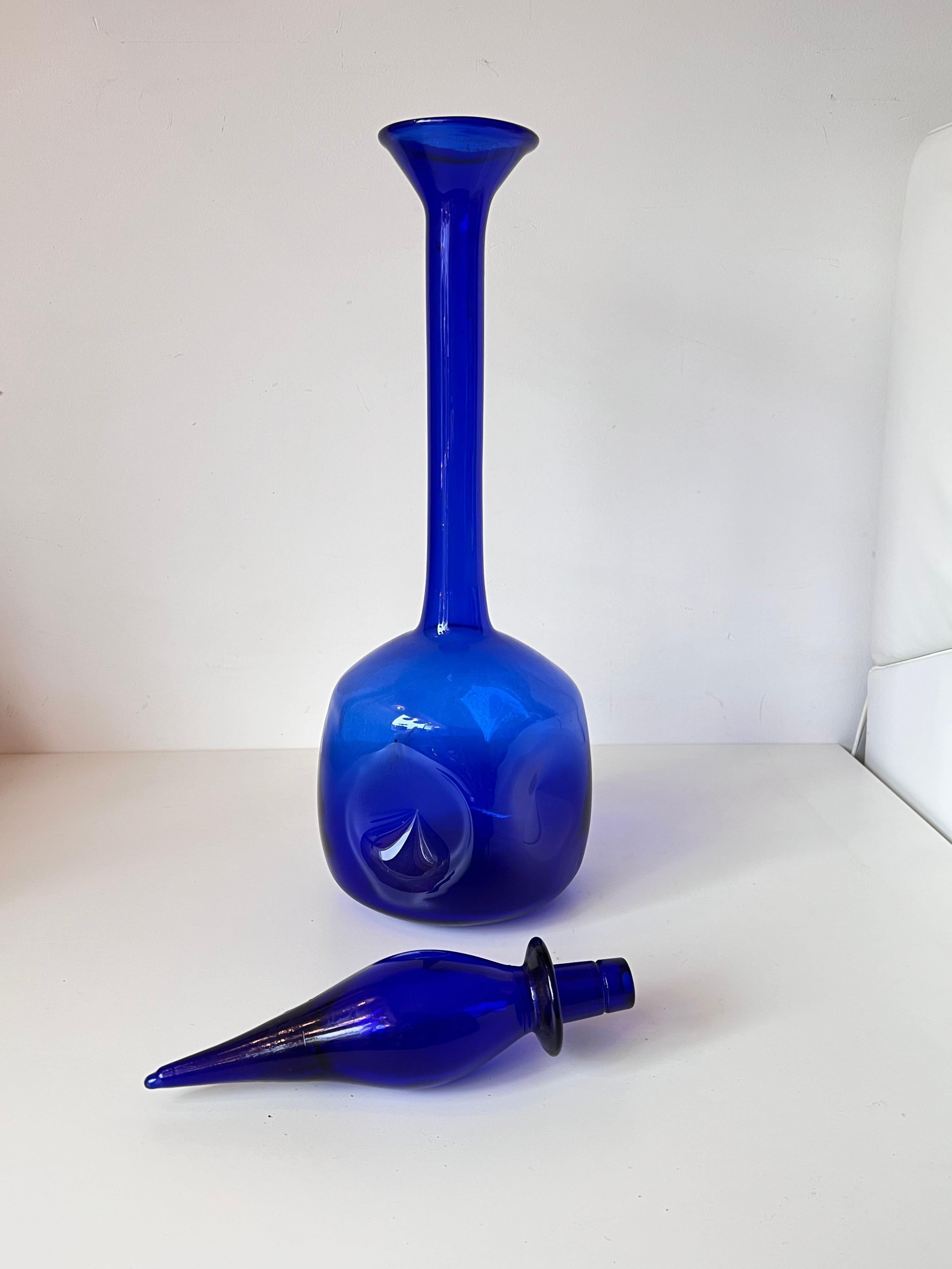 Empoli ‘Genie’ Glass Decanter with Stopper, Italy Mid-Century In Good Condition For Sale In Bruxelles, BE
