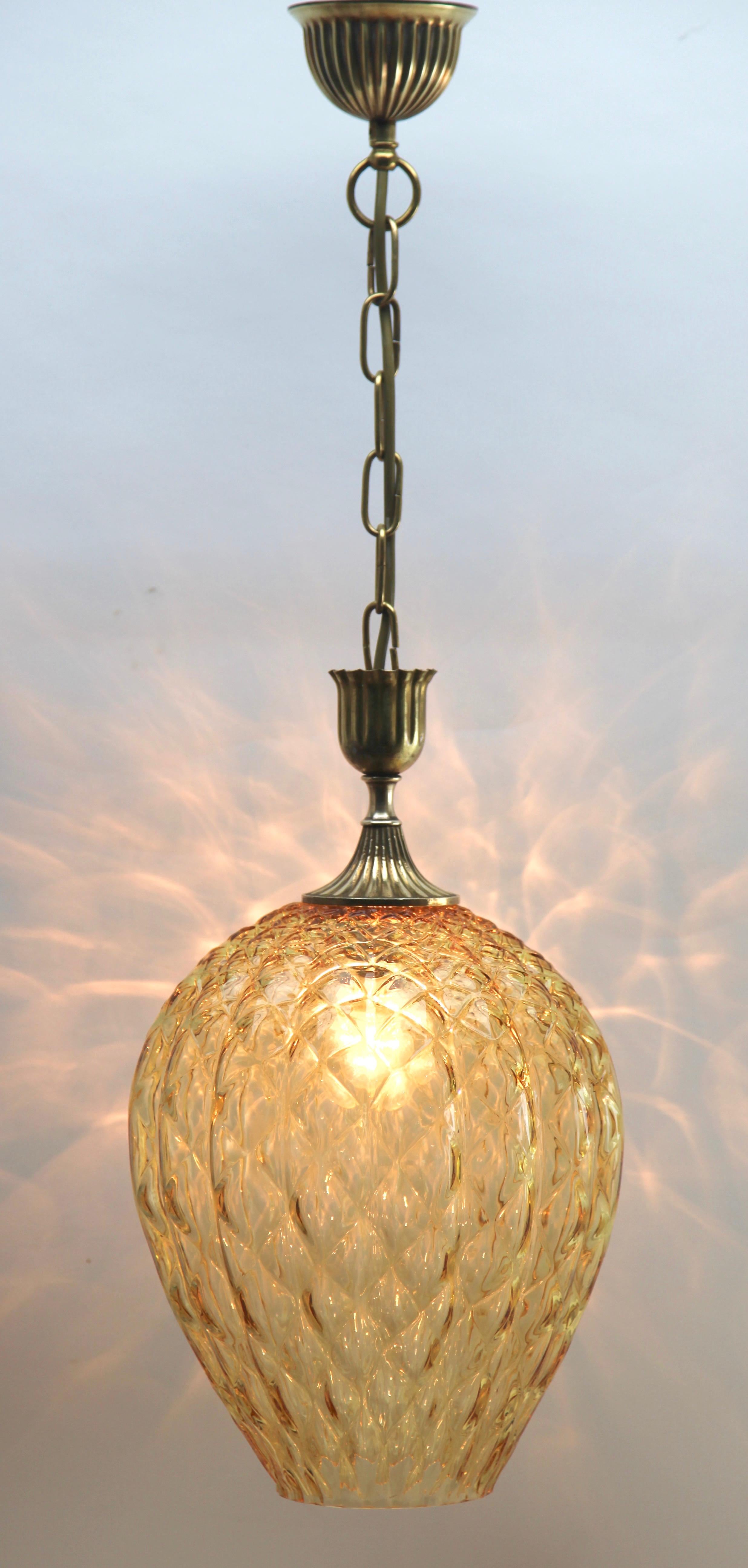 Italian glass hanging lamp with vertical ribs and a diamond optic. with a light amber tint 
Made by Empoli in the midcentury.

Photography fails to capture the simple elegant illumination provided by this lamp.

In excellent condition having