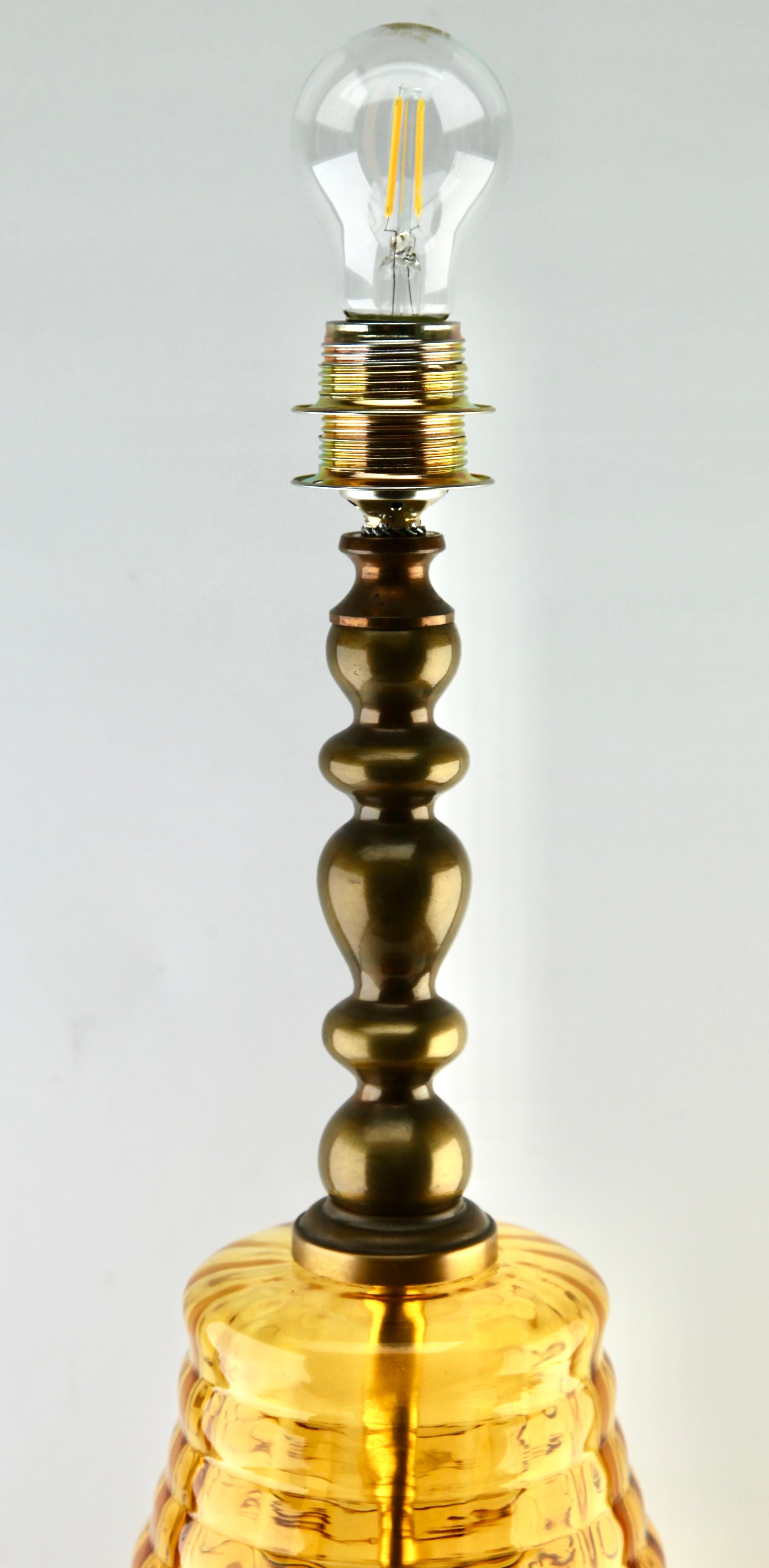 Brass Empoli Glass Table Lamp with Optical Vertical-Horizontal Ribs Light Amber Tint For Sale