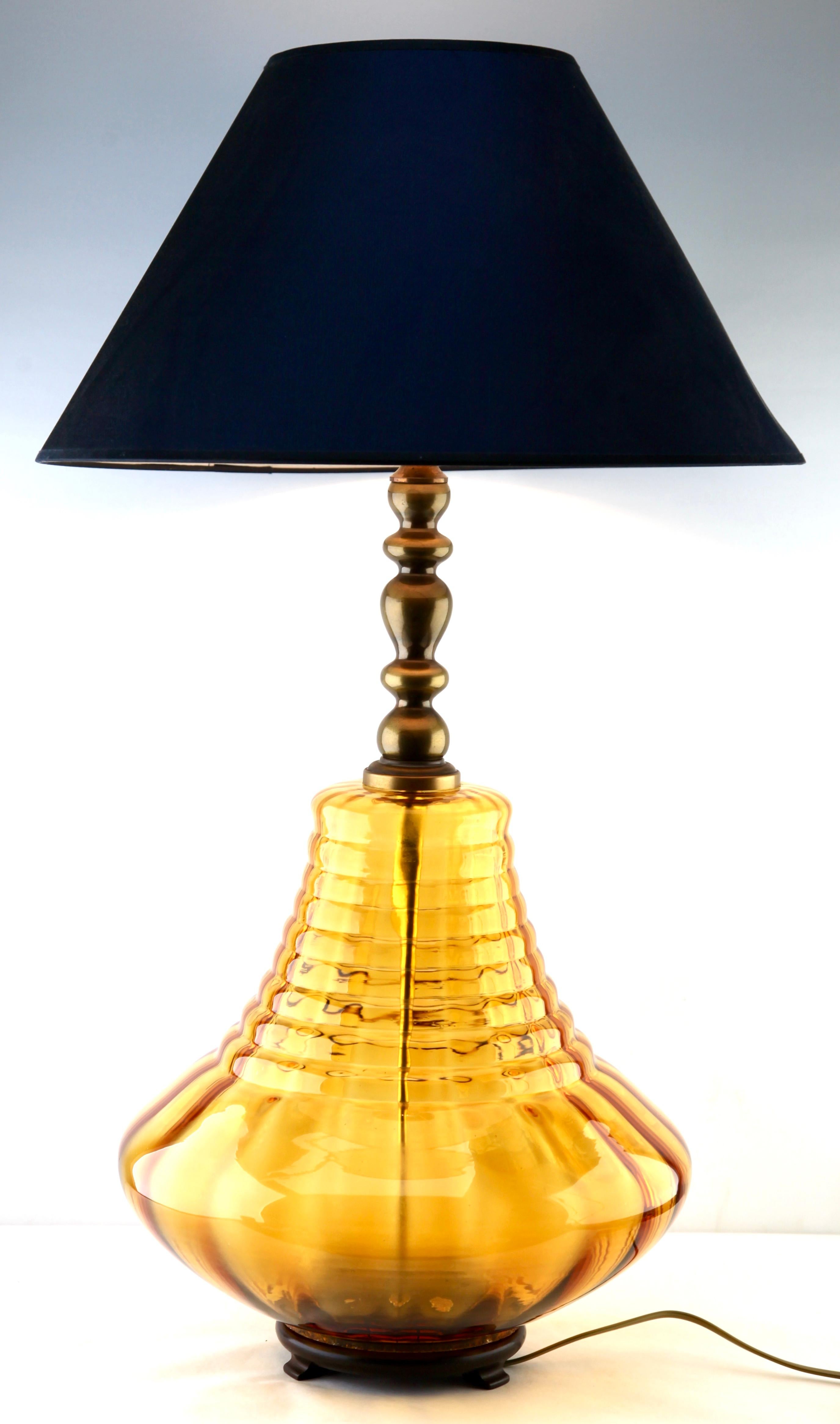 Hand-Crafted Empoli Glass Table Lamp with Optical Vertical-Horizontal Ribs Light Amber Tint For Sale