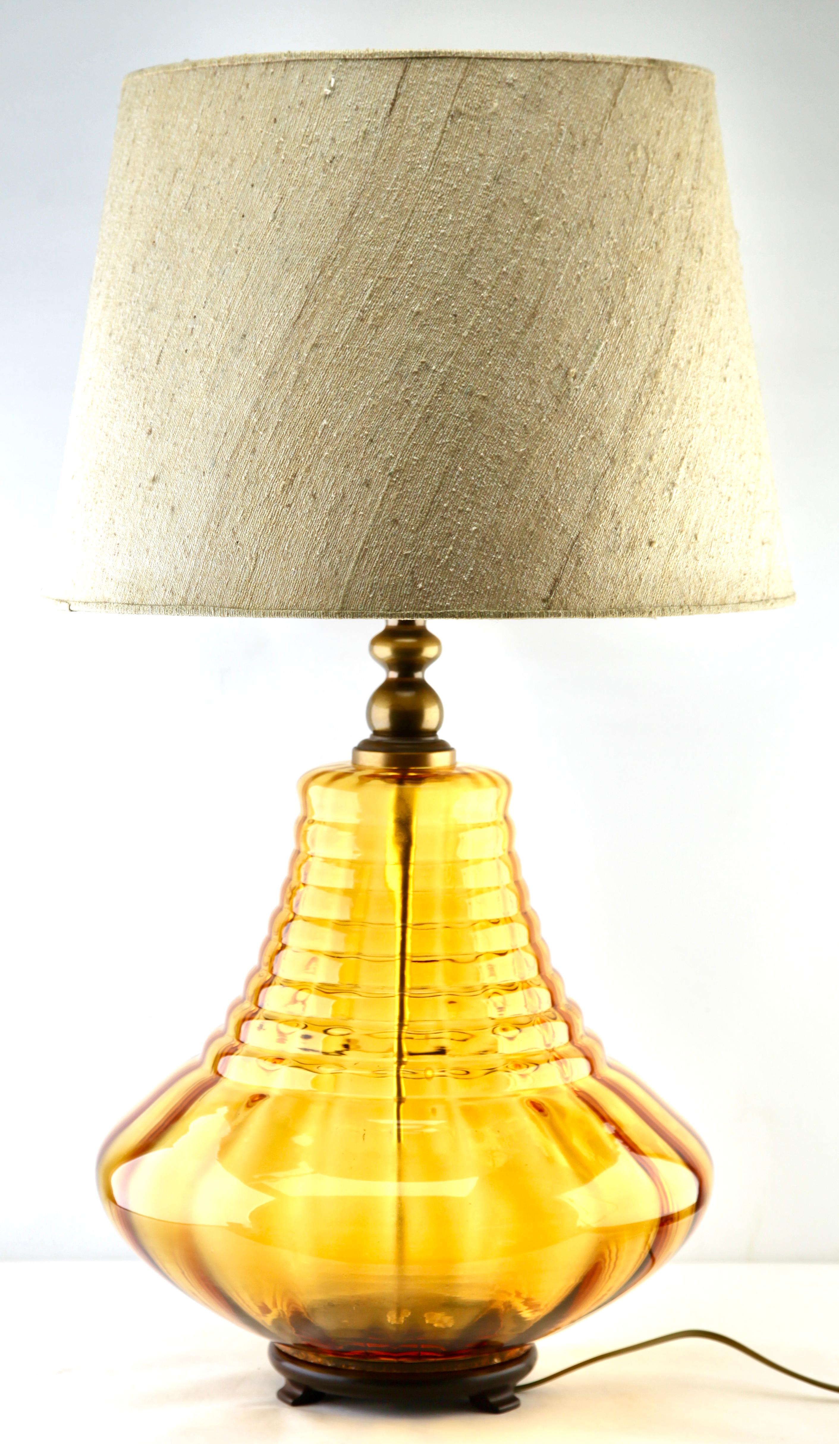 Hand-Crafted Empoli Glass Table Lamp with Optical Vertical-Horizontal Ribs Light Amber Tint For Sale