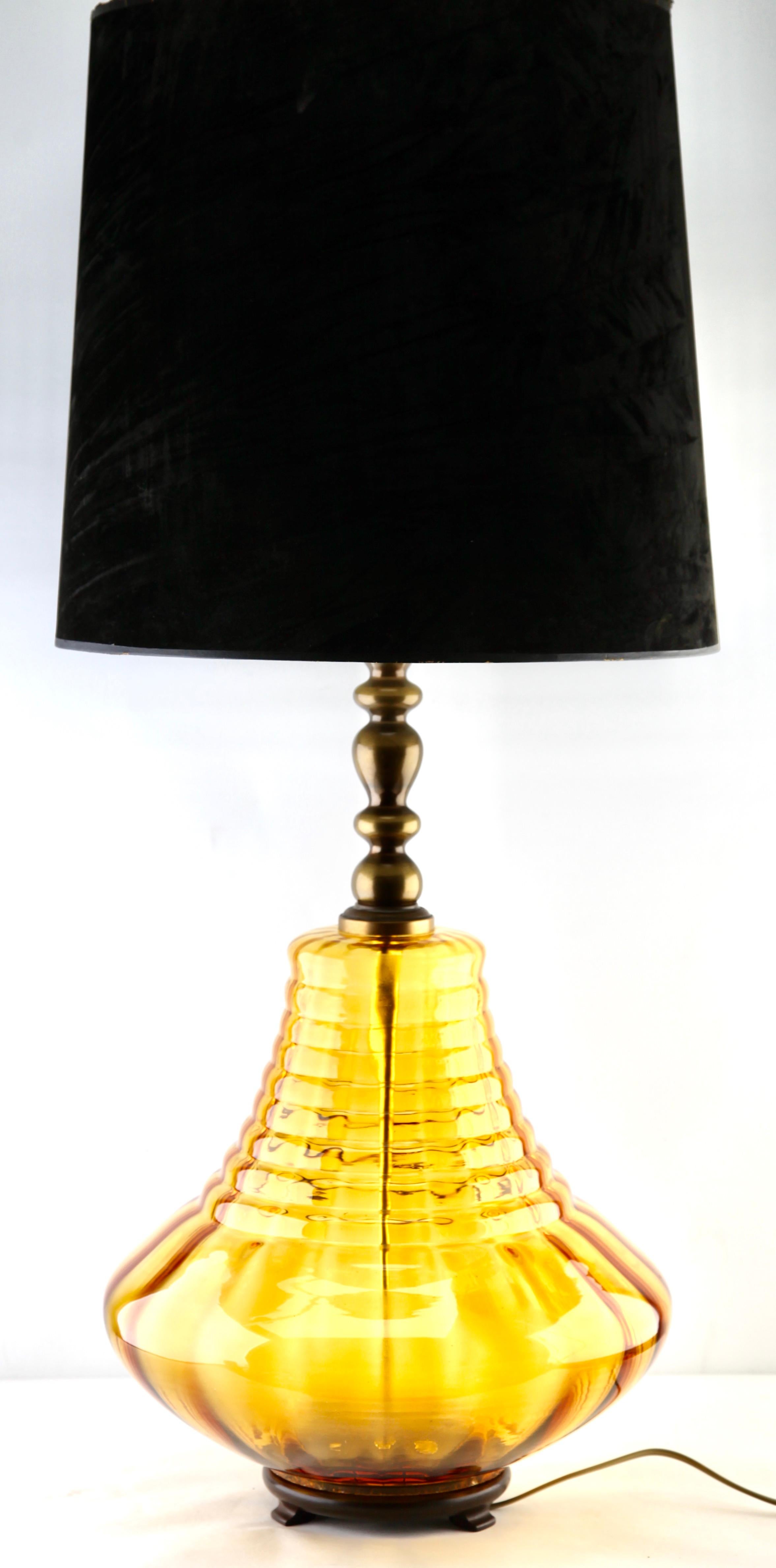 Mid-20th Century Empoli Glass Table Lamp with Optical Vertical-Horizontal Ribs Light Amber Tint For Sale