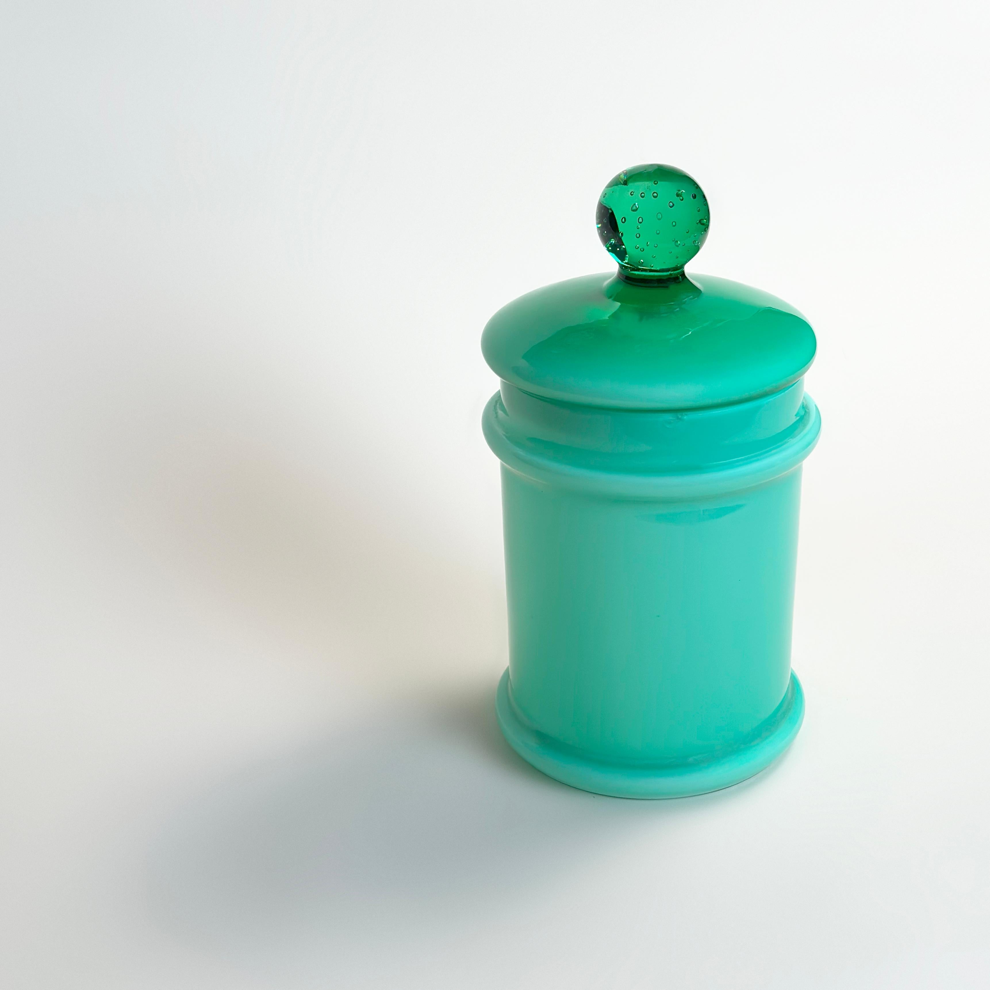Italiano Vaso da farmacia in vetro incamiciato verde Empoli di Carlo Moretti, Italia, circa anni '70 in vendita