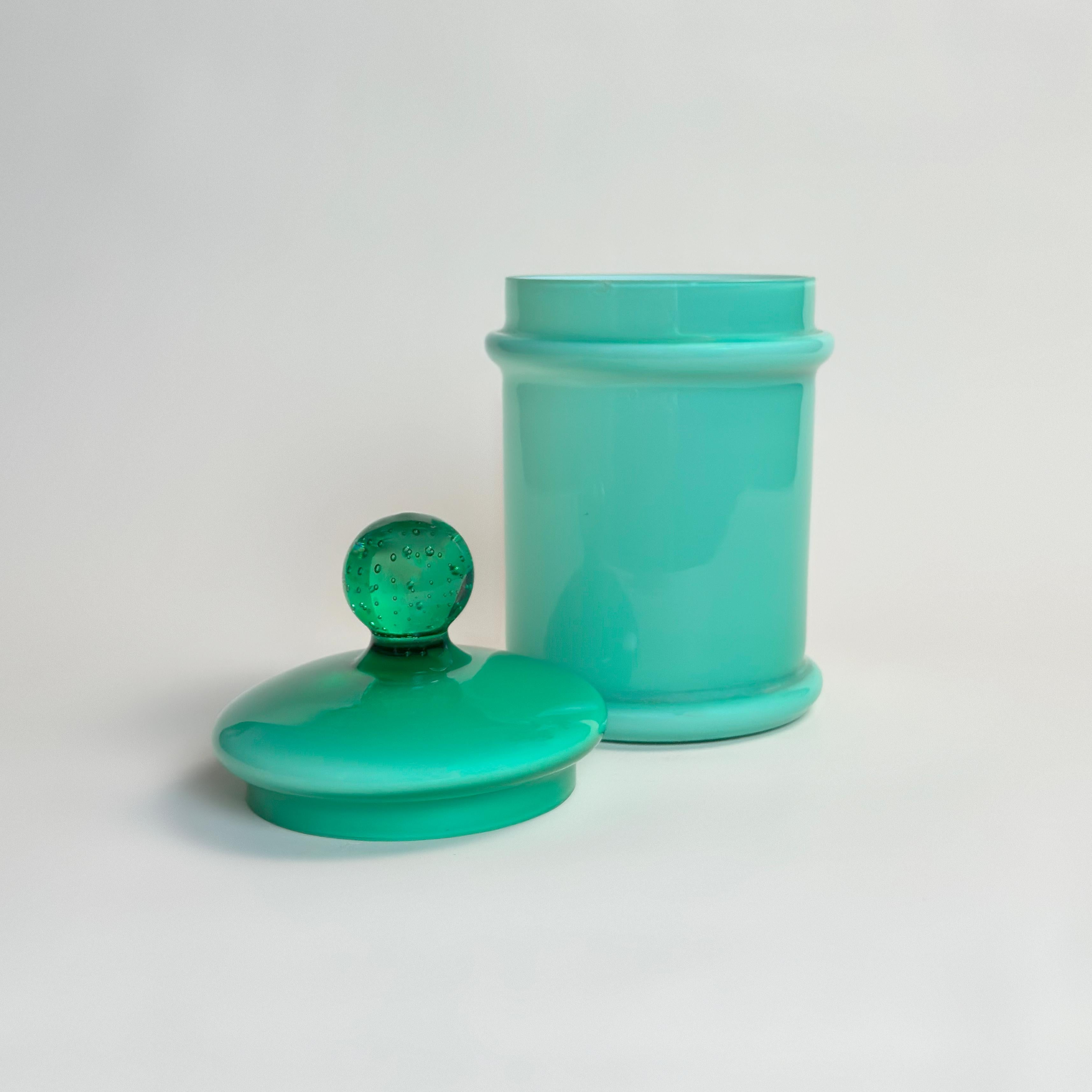 Vetro Vaso da farmacia in vetro incamiciato verde Empoli di Carlo Moretti, Italia, circa anni '70 in vendita