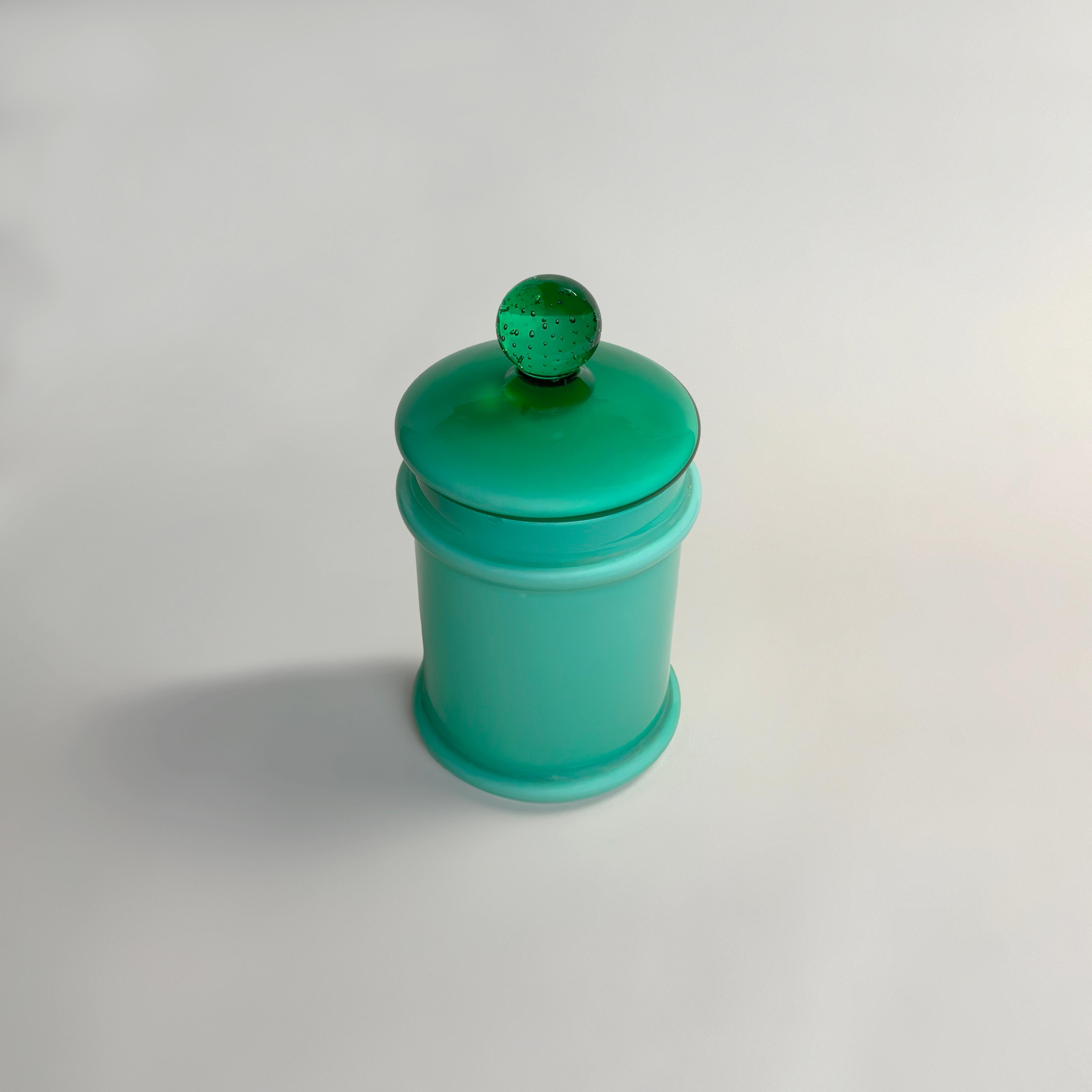 Vaso da farmacia in vetro incamiciato verde Empoli di Carlo Moretti, Italia, circa anni '70 in vendita 1