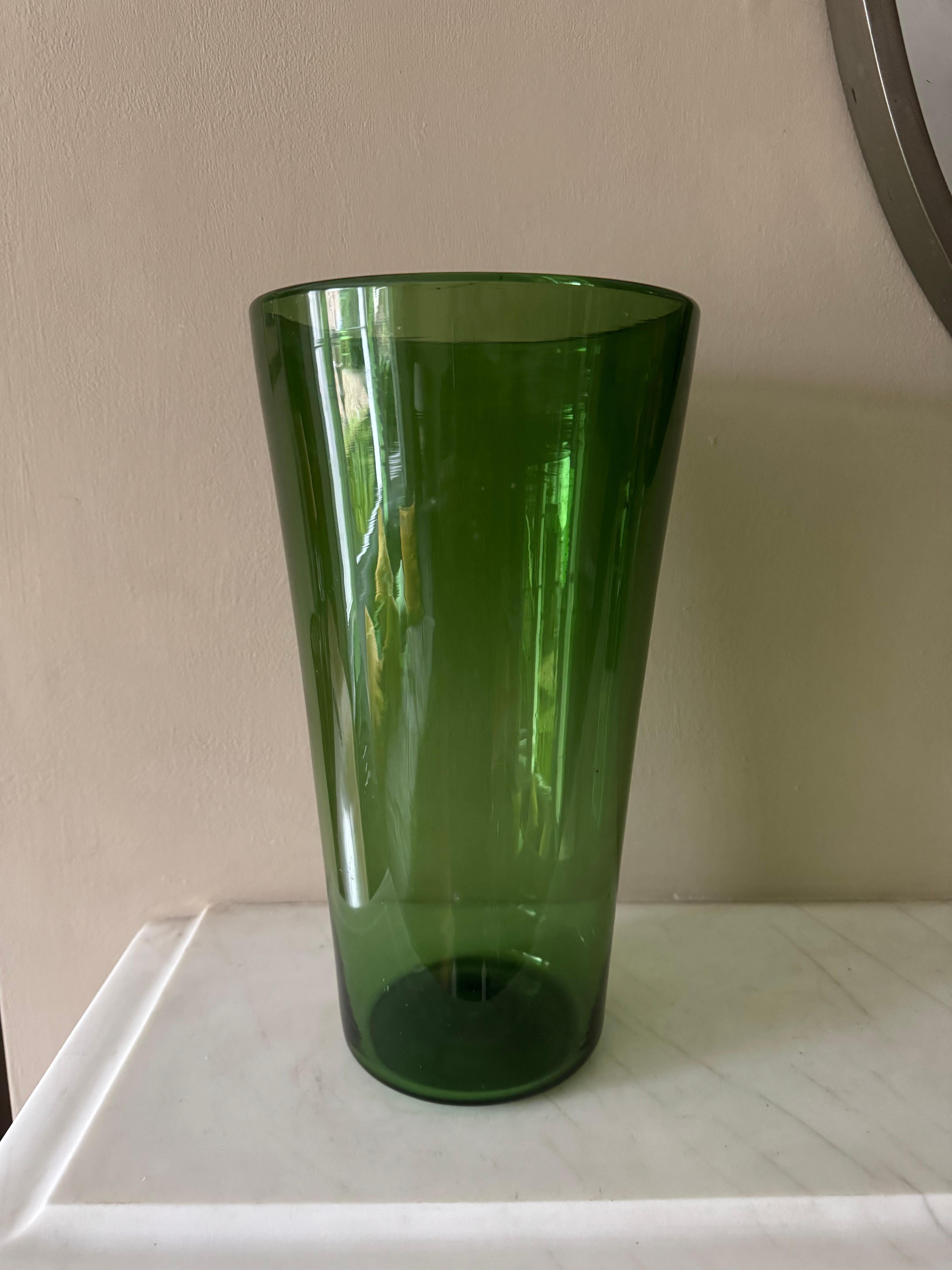 Empoli Grüne Glasvase. Italienisch (Moderne der Mitte des Jahrhunderts)
