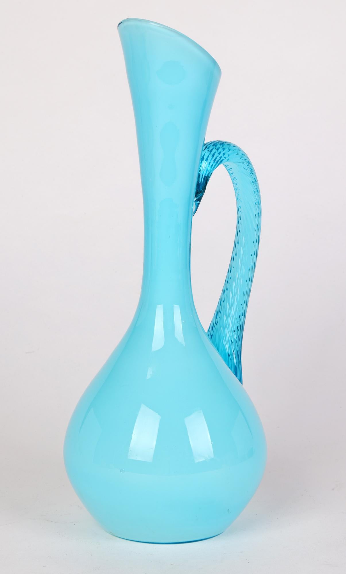 Pichet en verre turquoise empoli italien avec boîtier du milieu du siècle dernier   en vente 4