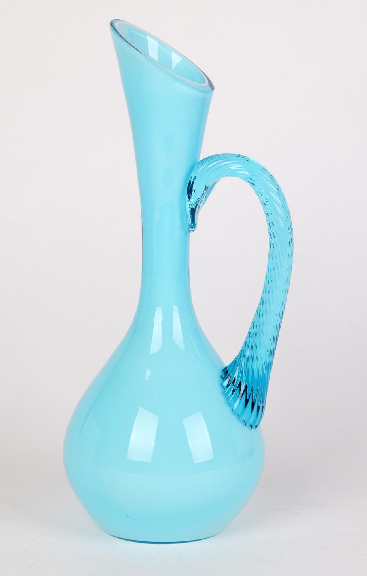 Pichet en verre turquoise empoli italien avec boîtier du milieu du siècle dernier   en vente 6
