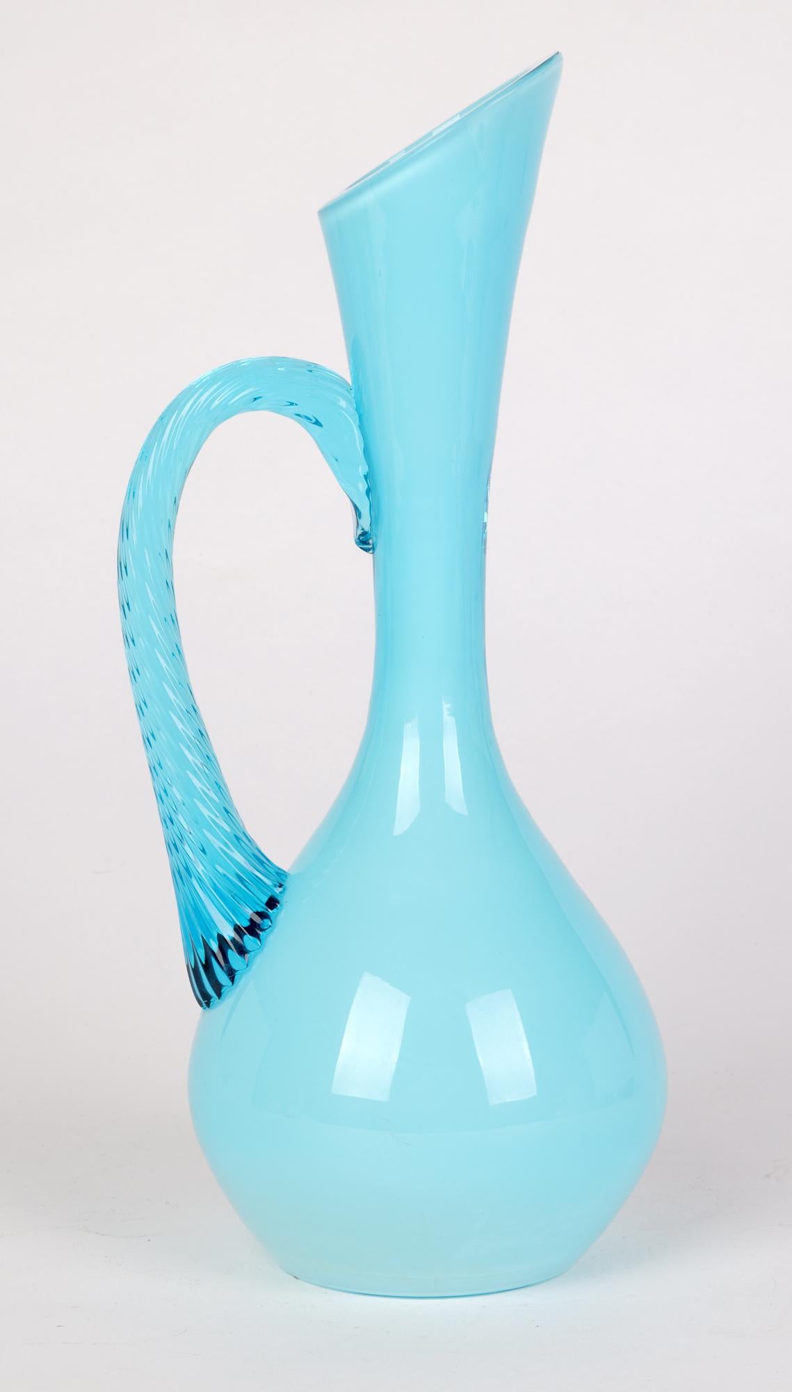 Pichet en verre turquoise empoli italien avec boîtier du milieu du siècle dernier   en vente 8