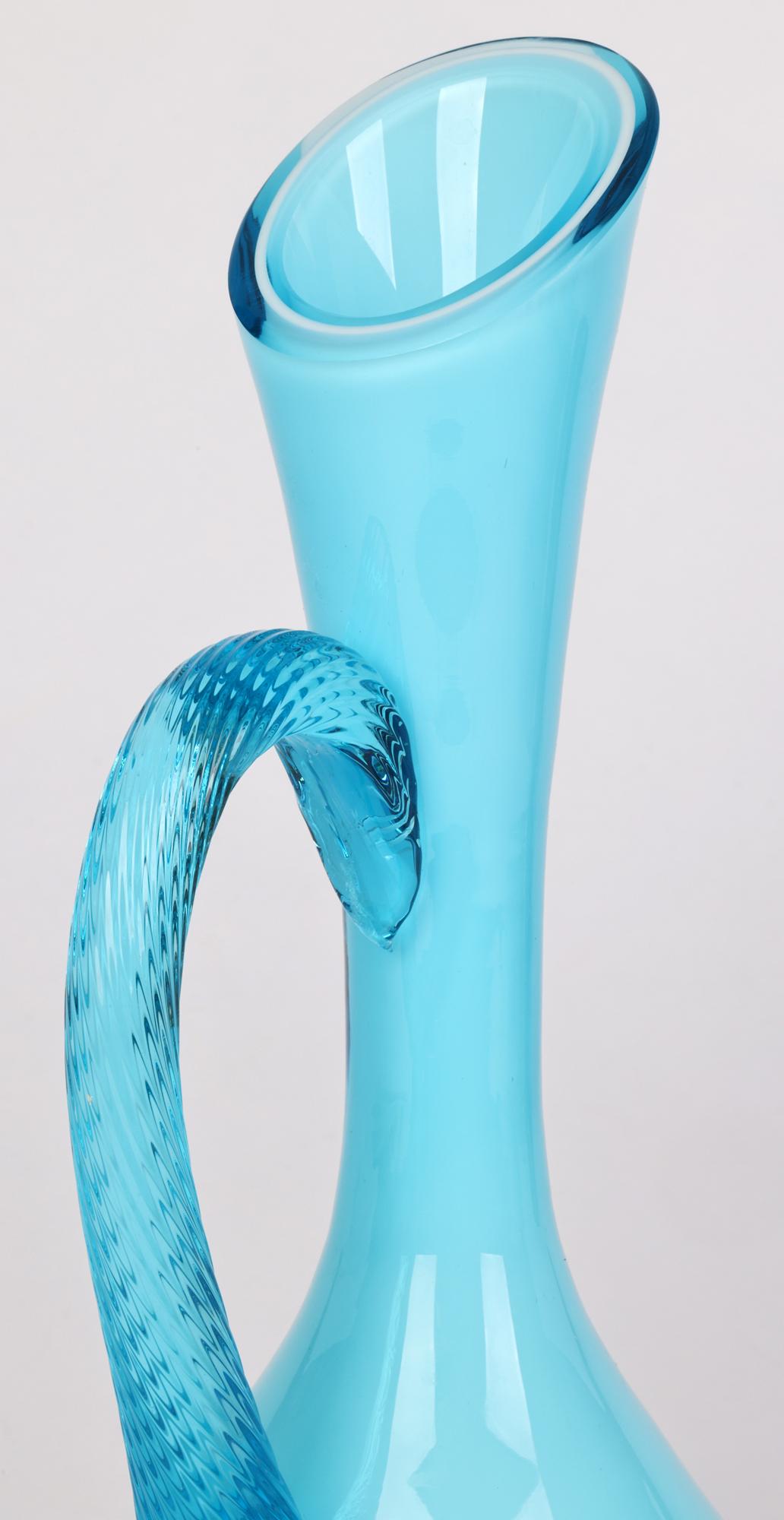 Pichet en verre turquoise empoli italien avec boîtier du milieu du siècle dernier   en vente 1