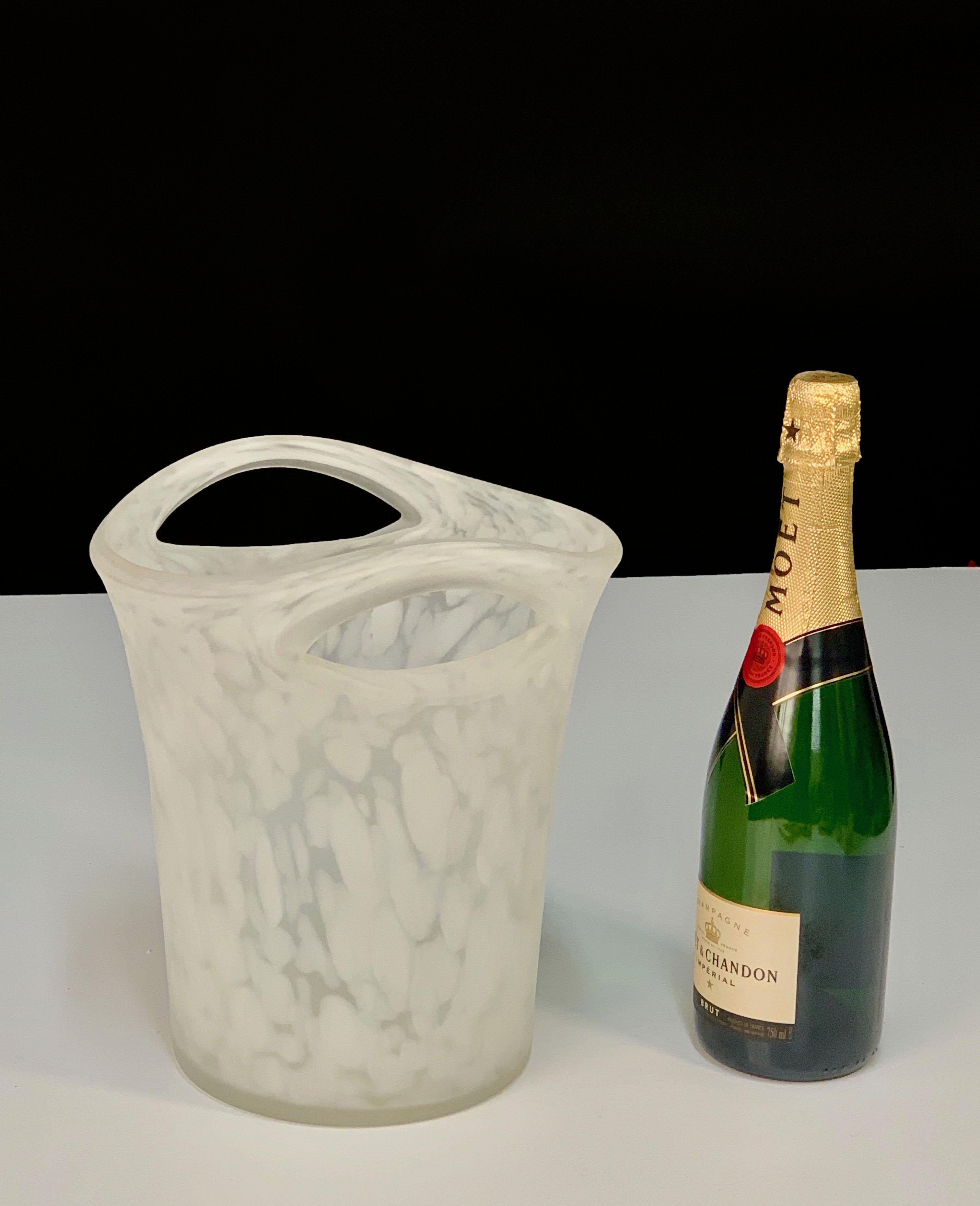 Empoli Midcentury Milky Glass Champagne or Wine Italian Ice Bucket, 1960s In Good Condition In Roma, IT