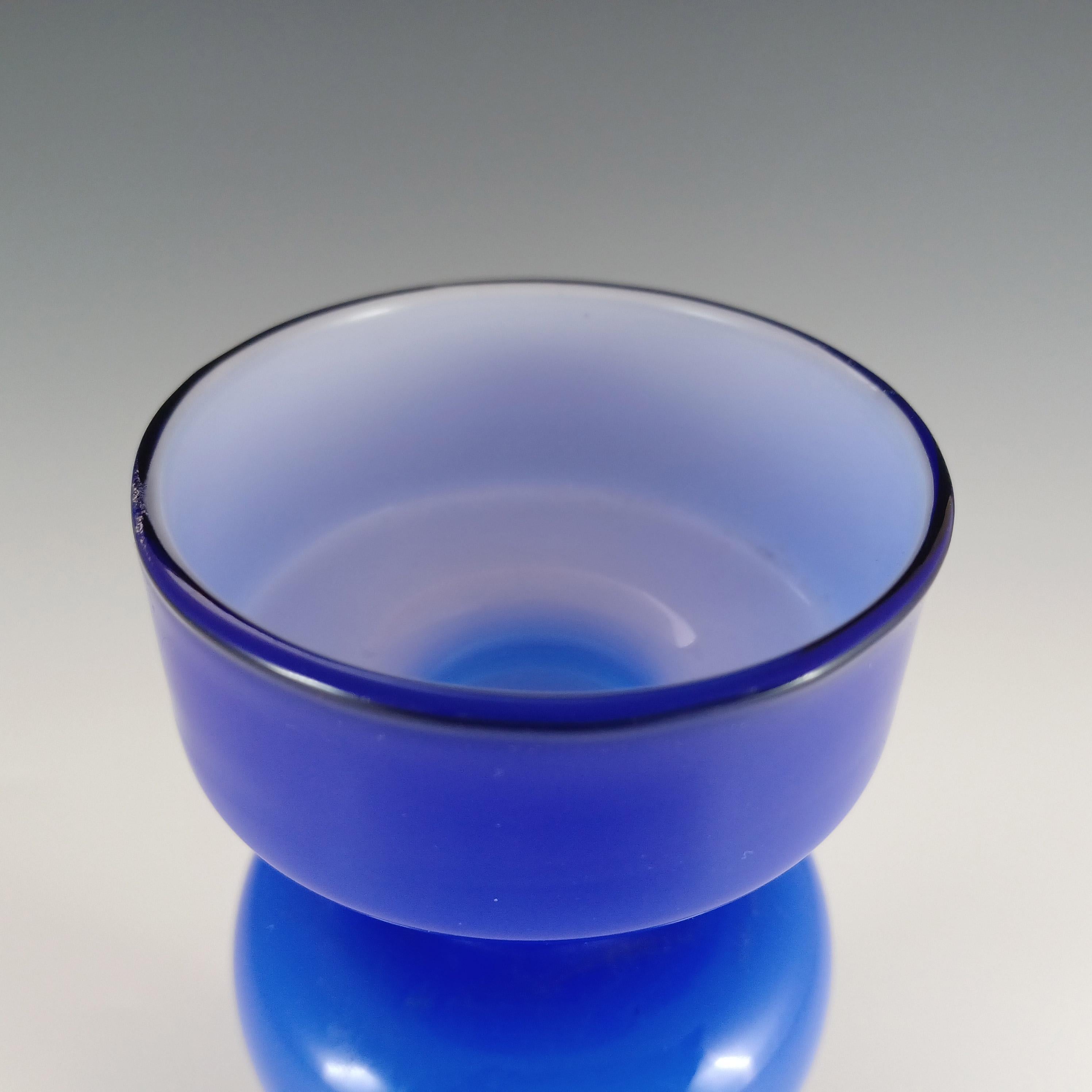 Verre Vase italien vintage Empoli en verre bleu cerclé en vente