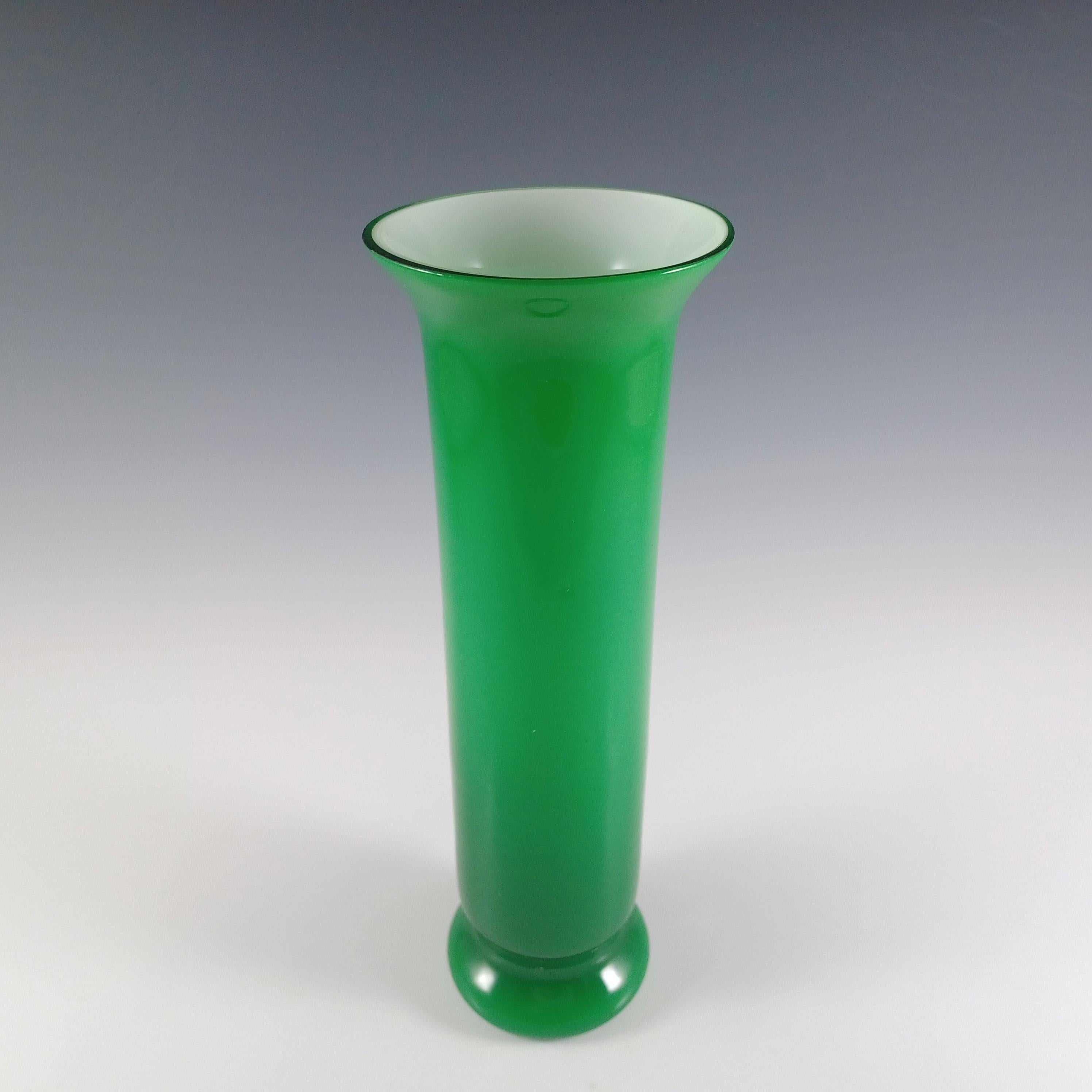 Empoli Jarrón de cristal retro opalino verde italiano vintage Moderno de mediados de siglo en venta