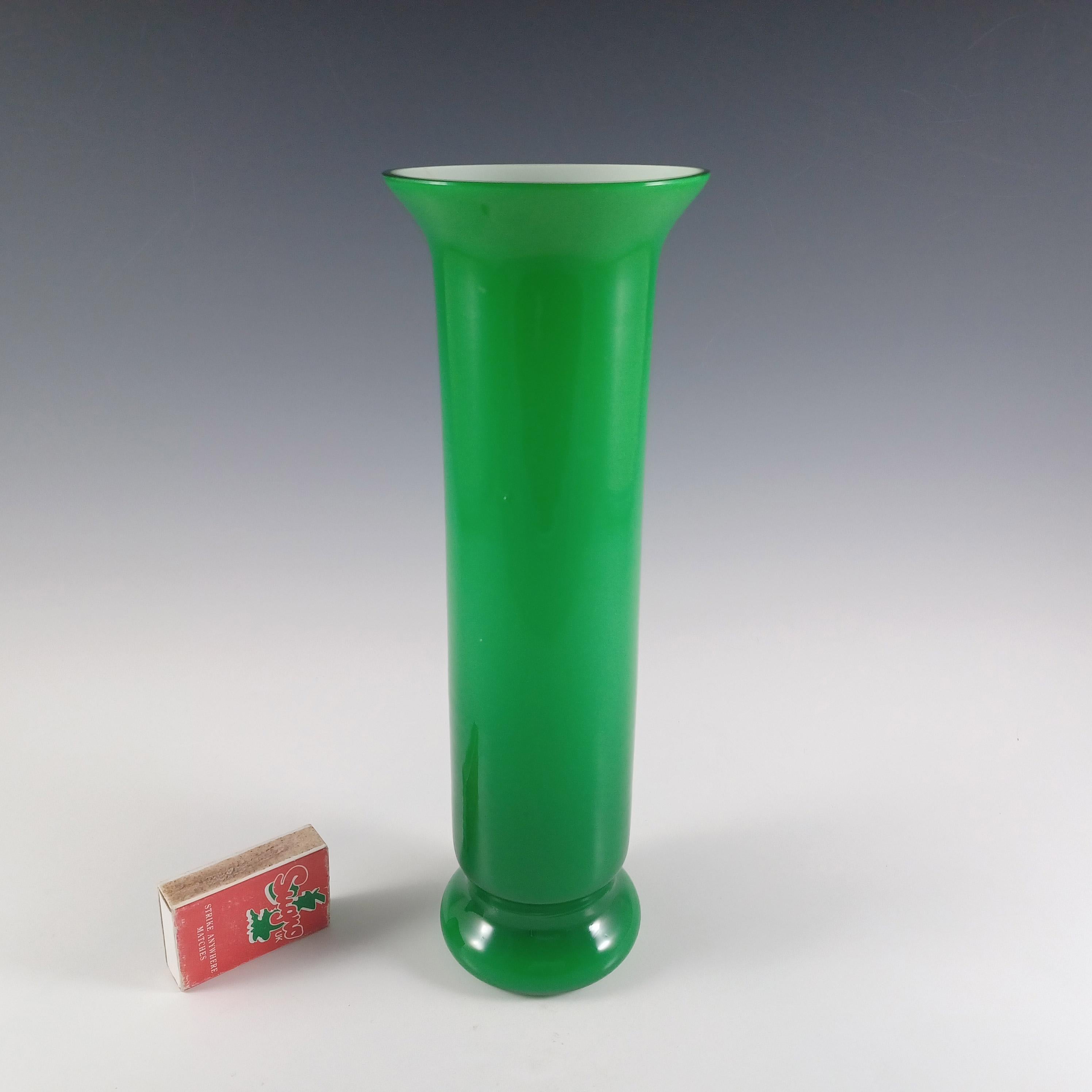 Empoli Jarrón de cristal retro opalino verde italiano vintage en venta 1