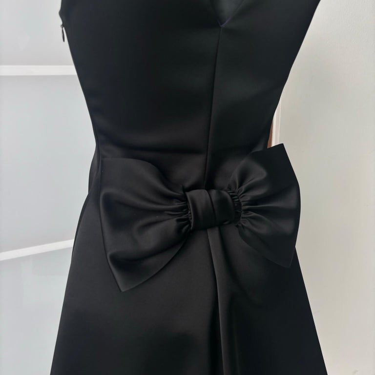 Emporio Armani - Black sleeveless dress with back bow and purple lining For Sale at 1stDibs Emporio Armani - Black sleeveless dress with back bow and purple lining For Sale at 1stDibs