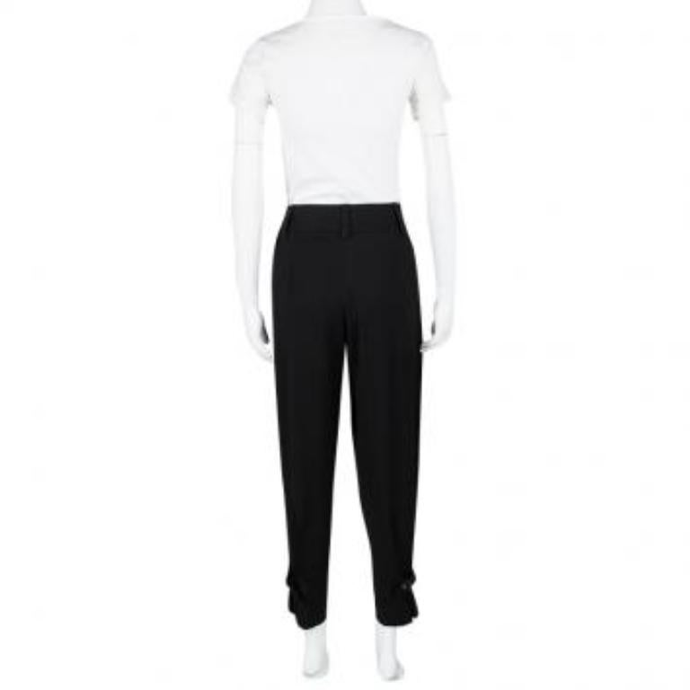 Emporio Armani Pantaloni neri con dettaglio fibbia S In condizioni buone in vendita a Dubai, Al Qouz 2