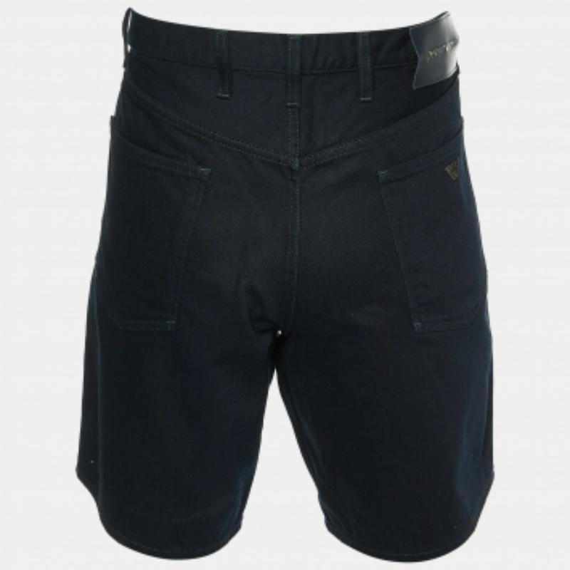 Les journées décontractées nécessitent un short comme celui-ci. Confectionné dans un tissu de haute qualité, ce short de créateur présente des détails classiques et une longueur superbe. Portez-les avec des T-shirts.