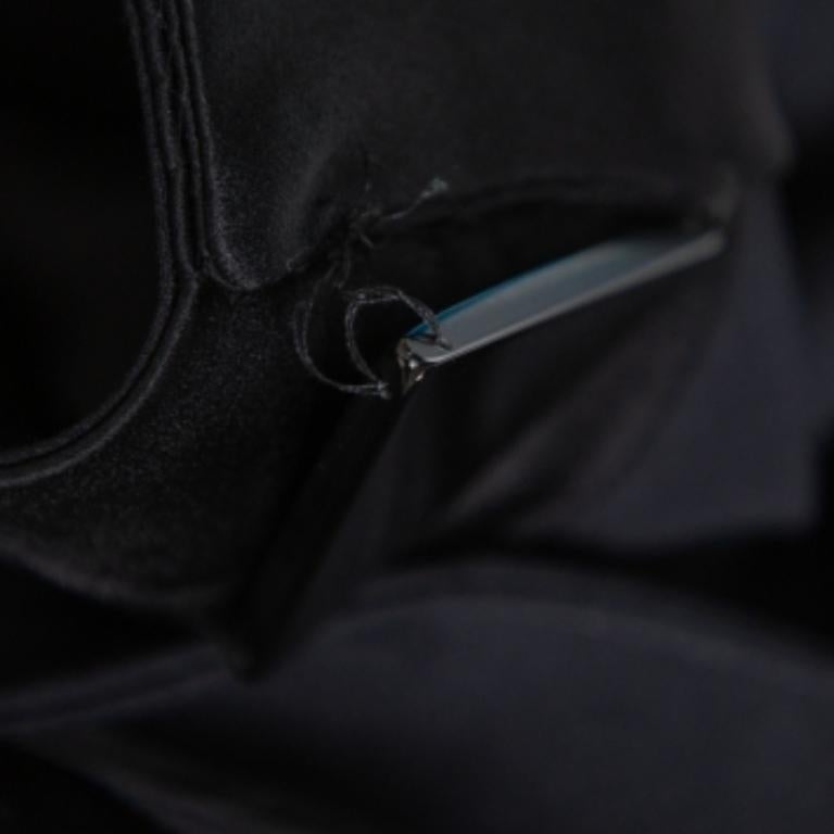 Tailored from a blend of quality materials, Emporio Armani's trousers feature a black hue. It features a tapered fit, zip closure, and a pocket. Style it with loafers and sweaters for a stylish look.