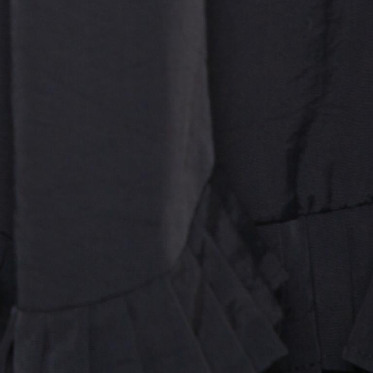 Edgy and feminine, this midi skirt from Emporio Armani definitely needs to be on your wishlist. The black skirt is made of quality fabric and features an artistic silhouette. It flaunts ruffles and sits perfectly on the waist to provide a flattering