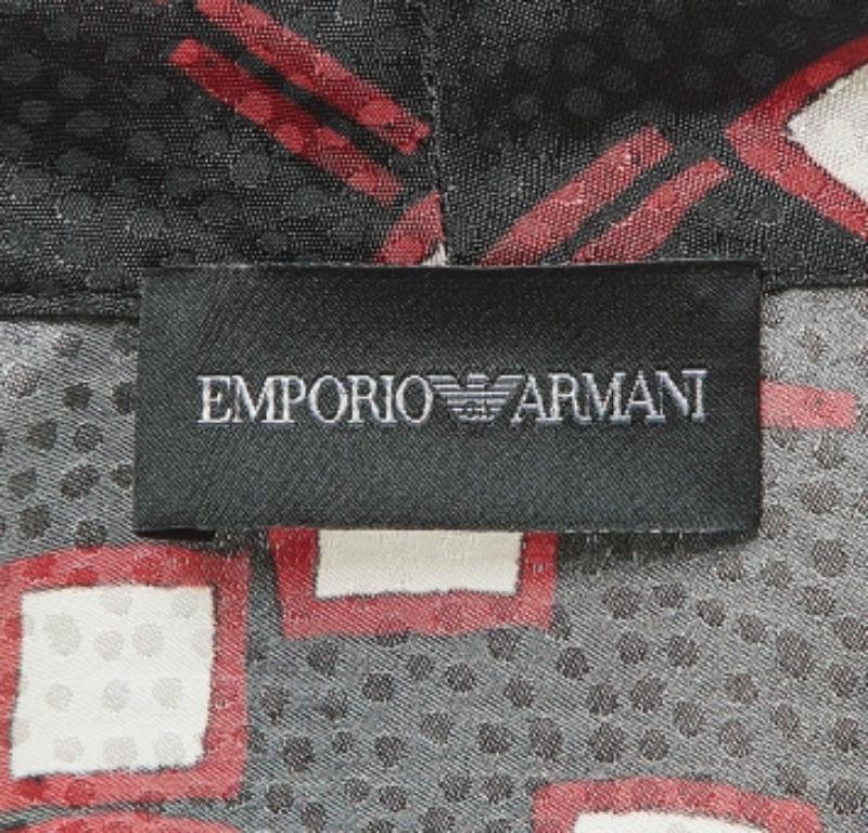 Indossa questa camicetta firmata per trovare stile e comfort. Realizzata con i migliori tessuti, la creazione è stata curata nei minimi dettagli. Abbinalo a pantaloni e tacchi.