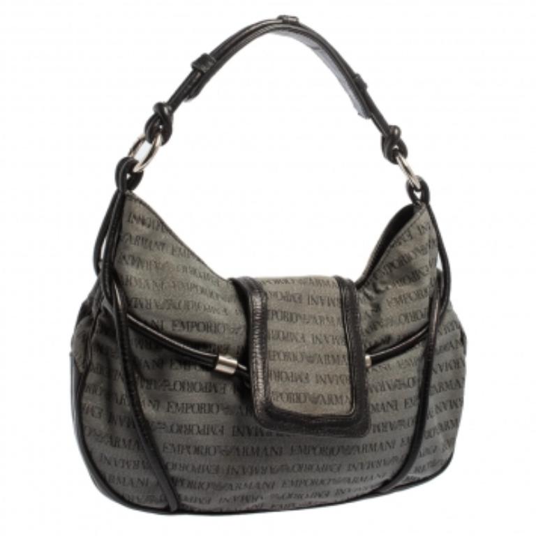 EMPORIO ARMANI Hobo en toile et cuir avec monogramme noir/gris Bon état - En vente à Dubai, Al Qouz 2
