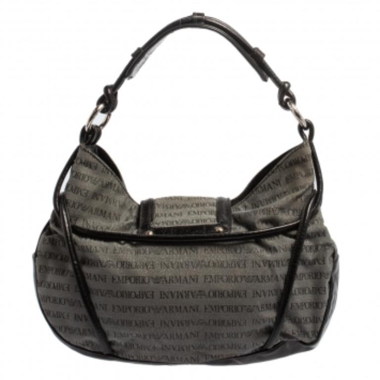 EMPORIO ARMANI Hobo en toile et cuir avec monogramme noir/gris Pour femmes en vente