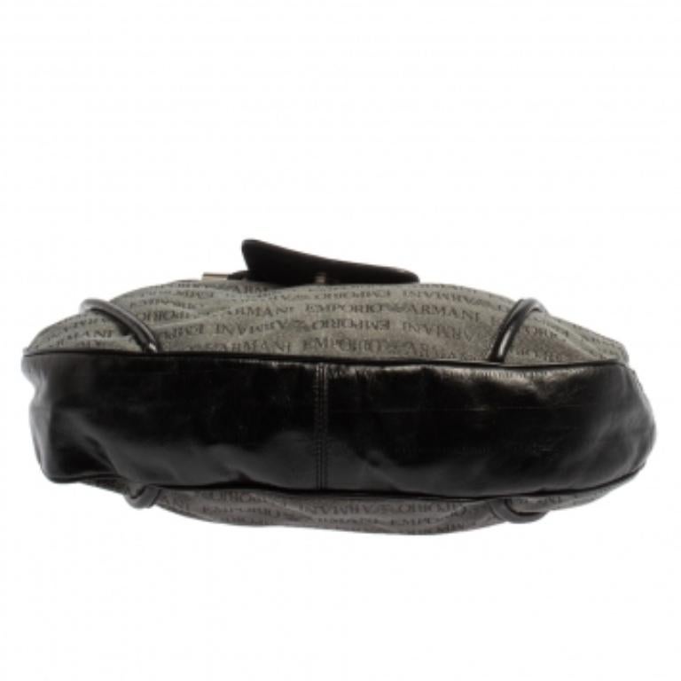 EMPORIO ARMANI Hobo en toile et cuir avec monogramme noir/gris en vente 1