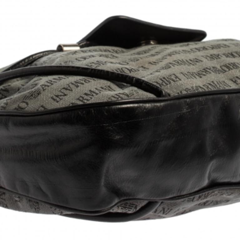 EMPORIO ARMANI Hobo en toile et cuir avec monogramme noir/gris en vente 2