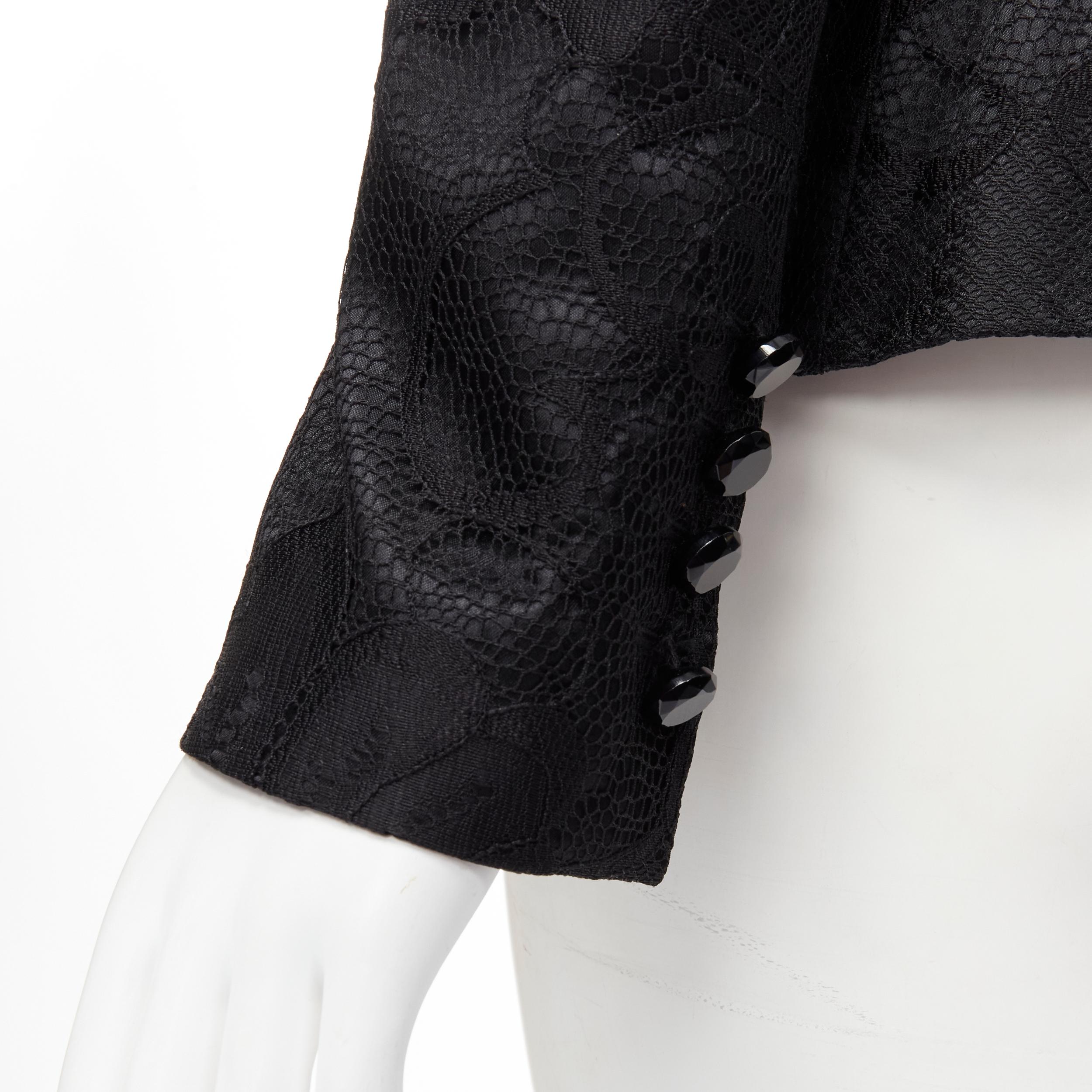 EMPORIO ARMANI - Blazer en dentelle noire avec boutons coupés en bijoux, taille IT 40 S en vente 3