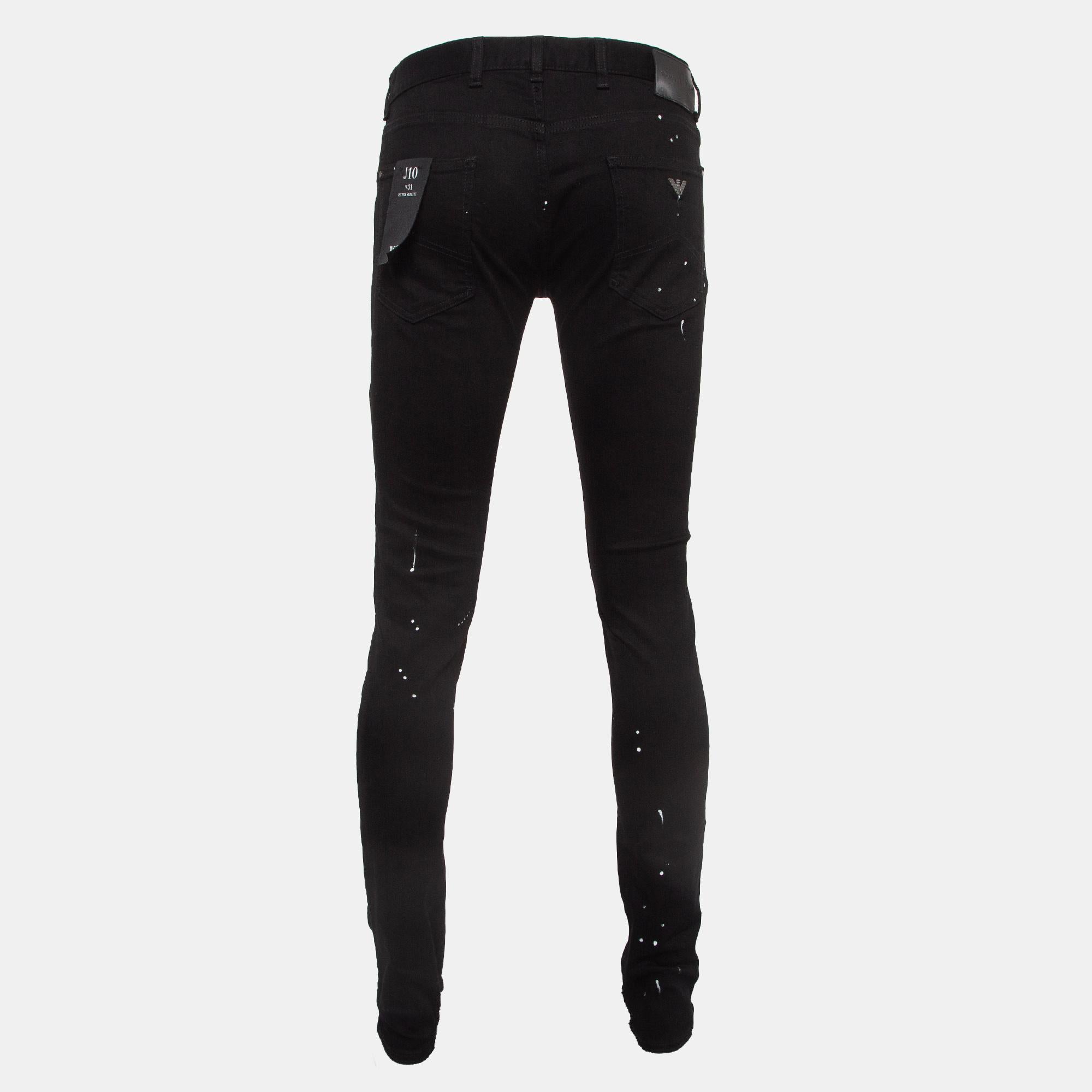 A good pair of jeans always makes the closet complete. This pair of jeans is tailored with such skill and style that it will be your favorite in no time. It will give you a comfortable, stylish fit. 