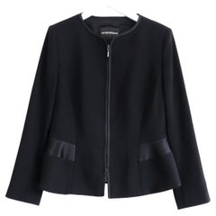 Emporio Armani Schwarze Jacke mit Schößchensaum und Reißverschluss vorne