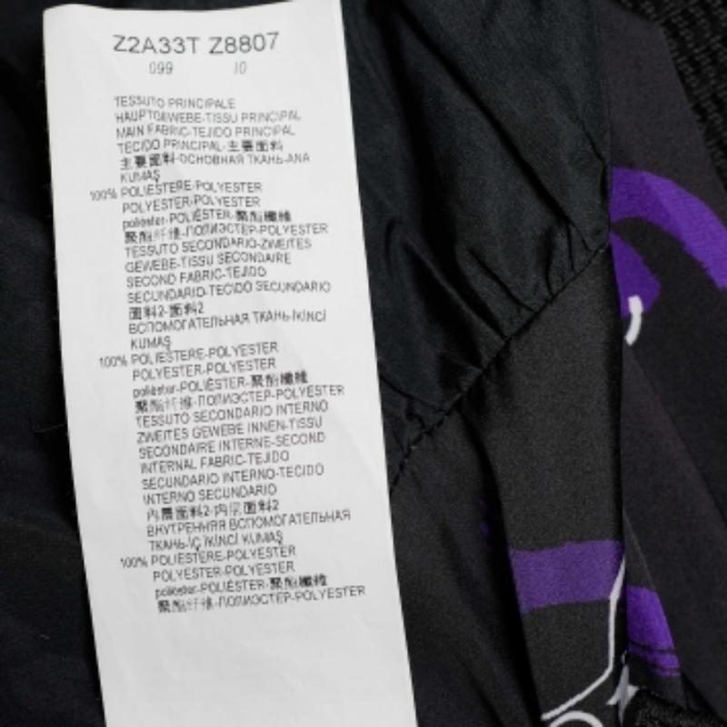 Emporio Armani Noir Robe longue imprimée en satin et dentelle M. Pour femmes en vente