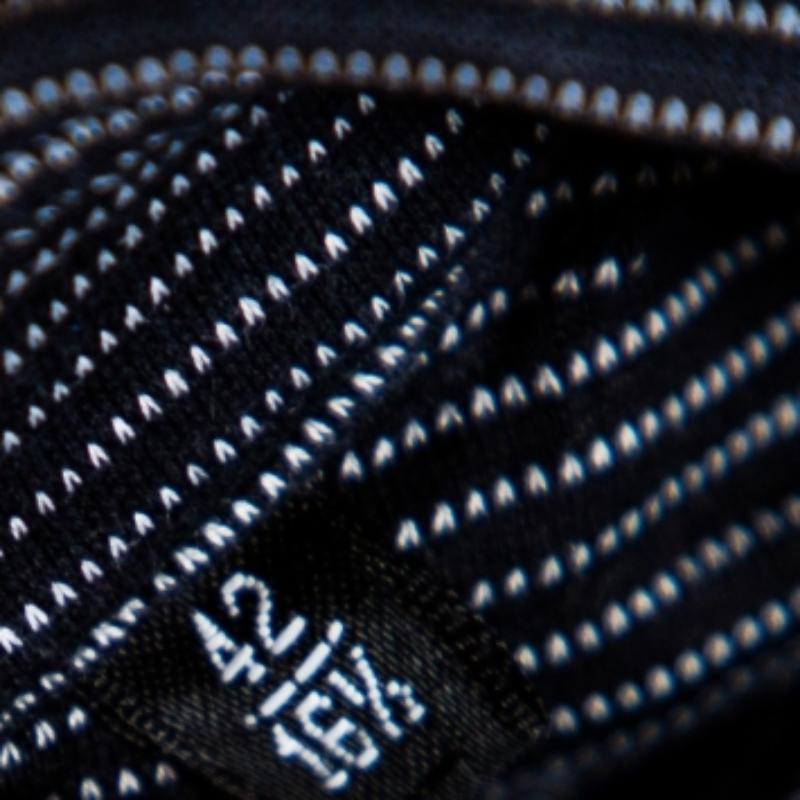 Emporio ARMANI Chemise à manches longues en tricot rayé noir M. Bon état - En vente à Dubai, Al Qouz 2
