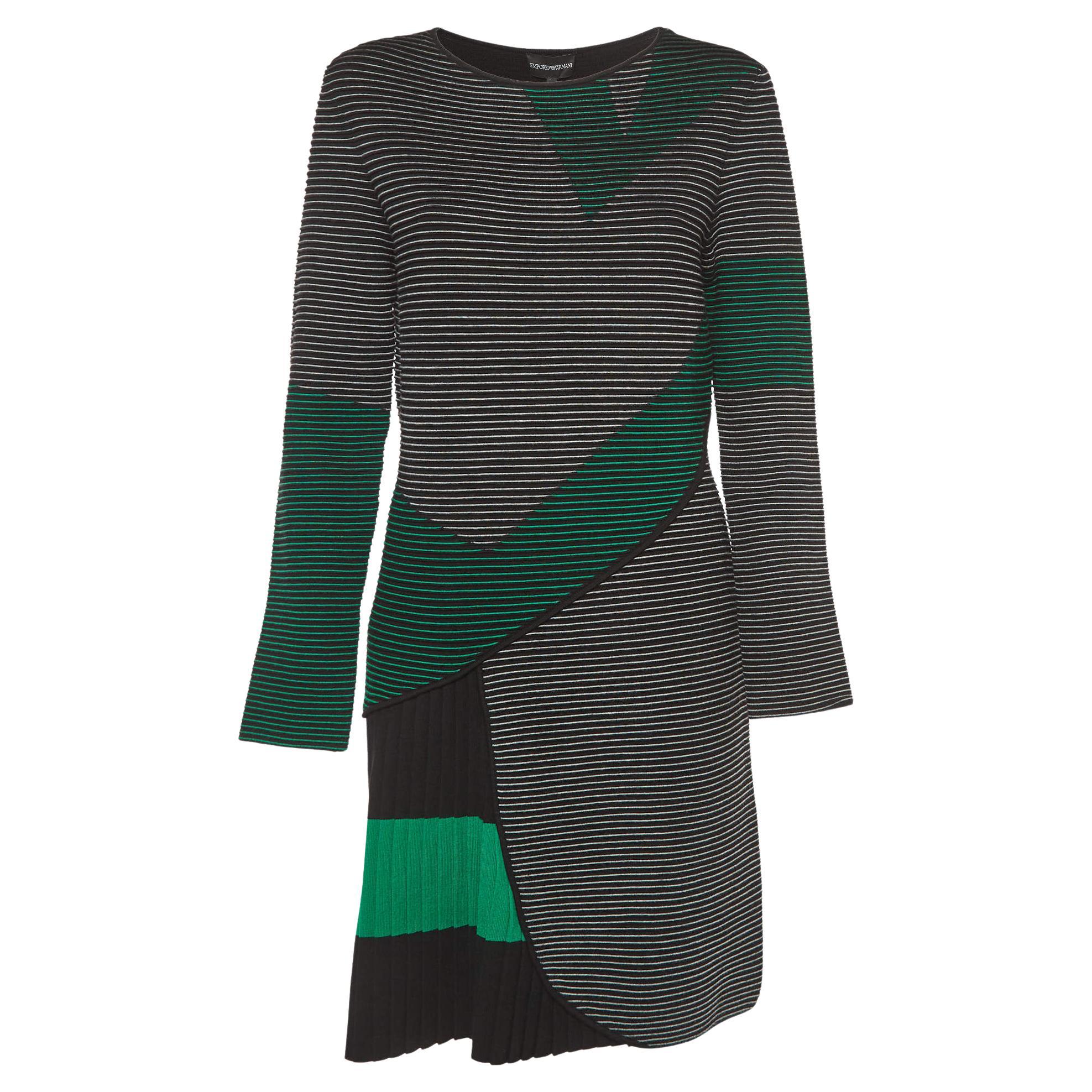 Emporio Armani - Robe courte en tricot rayée noire avec plis, taille M en vente