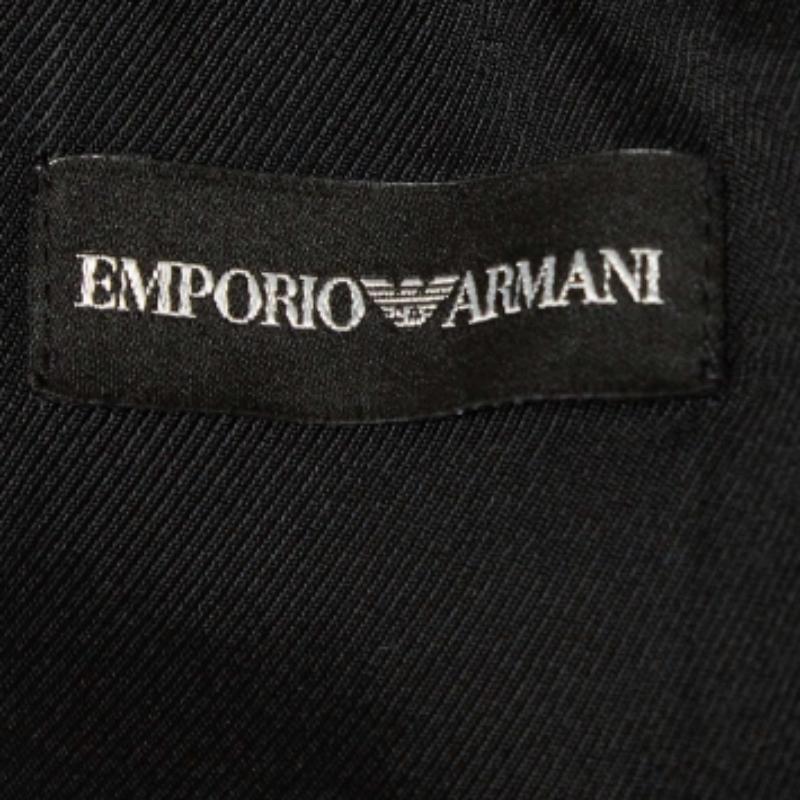 Erleben Sie die Freude an fachkundiger Schneiderei mit diesem Designerkleid für Damen. Die sorgfältige Verarbeitung, die makellose Passform und die luxuriösen Details sorgen für unvergleichlichen Komfort. Diese wunderschöne Kreation wird Ihren Stil