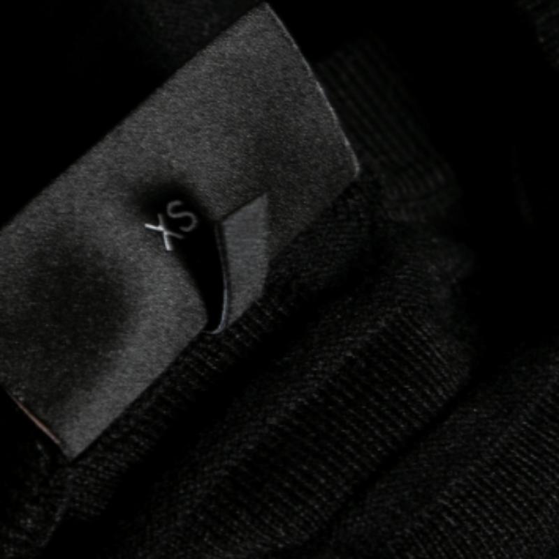 Emporio Armani Maglione girocollo a maniche lunghe in maglia nera XS In condizioni buone in vendita a Dubai, Al Qouz 2