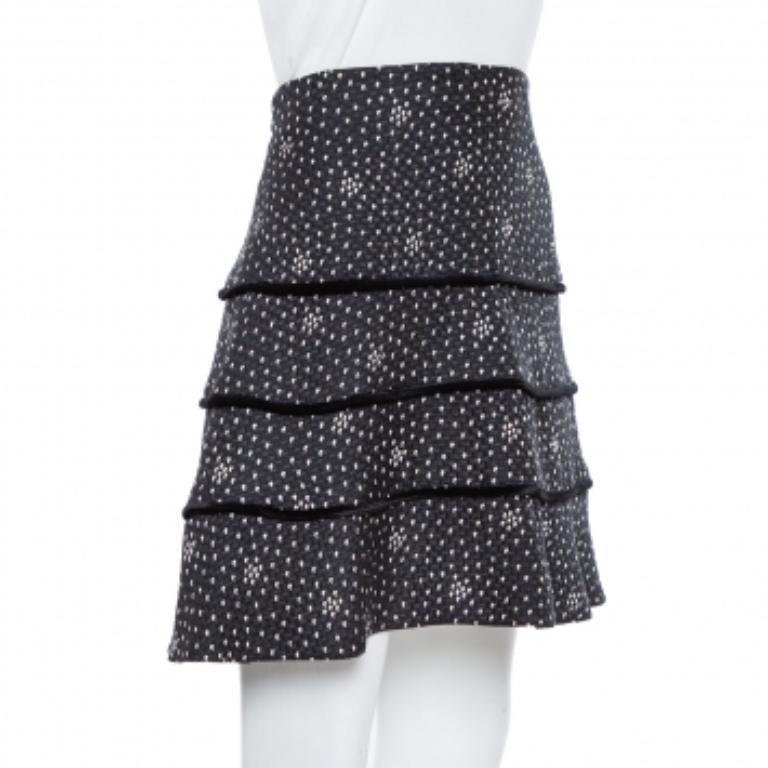 Emporio Armani Black Textured Silk Tiered Short Skirt M In Good Condition For Sale In Dubai, Al Qouz 2