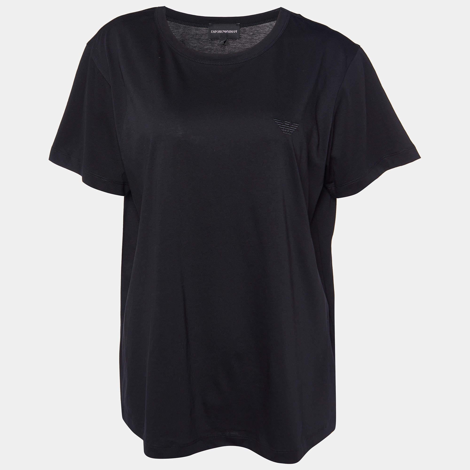 Elevate your everyday style with this meticulously crafted T-shirt by Emporio Armani. Impeccable tailoring ensures a perfect fit, while the breathable fabric offers unparalleled ease.

