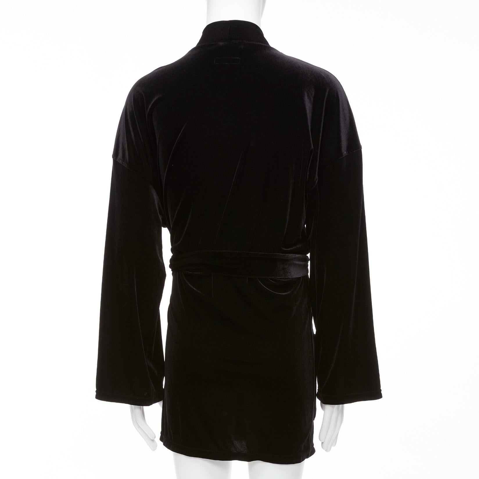 Uomo EMPORIO ARMANI giacca a vestaglia con cintura in velluto nero con logo ricamato GA M. in vendita