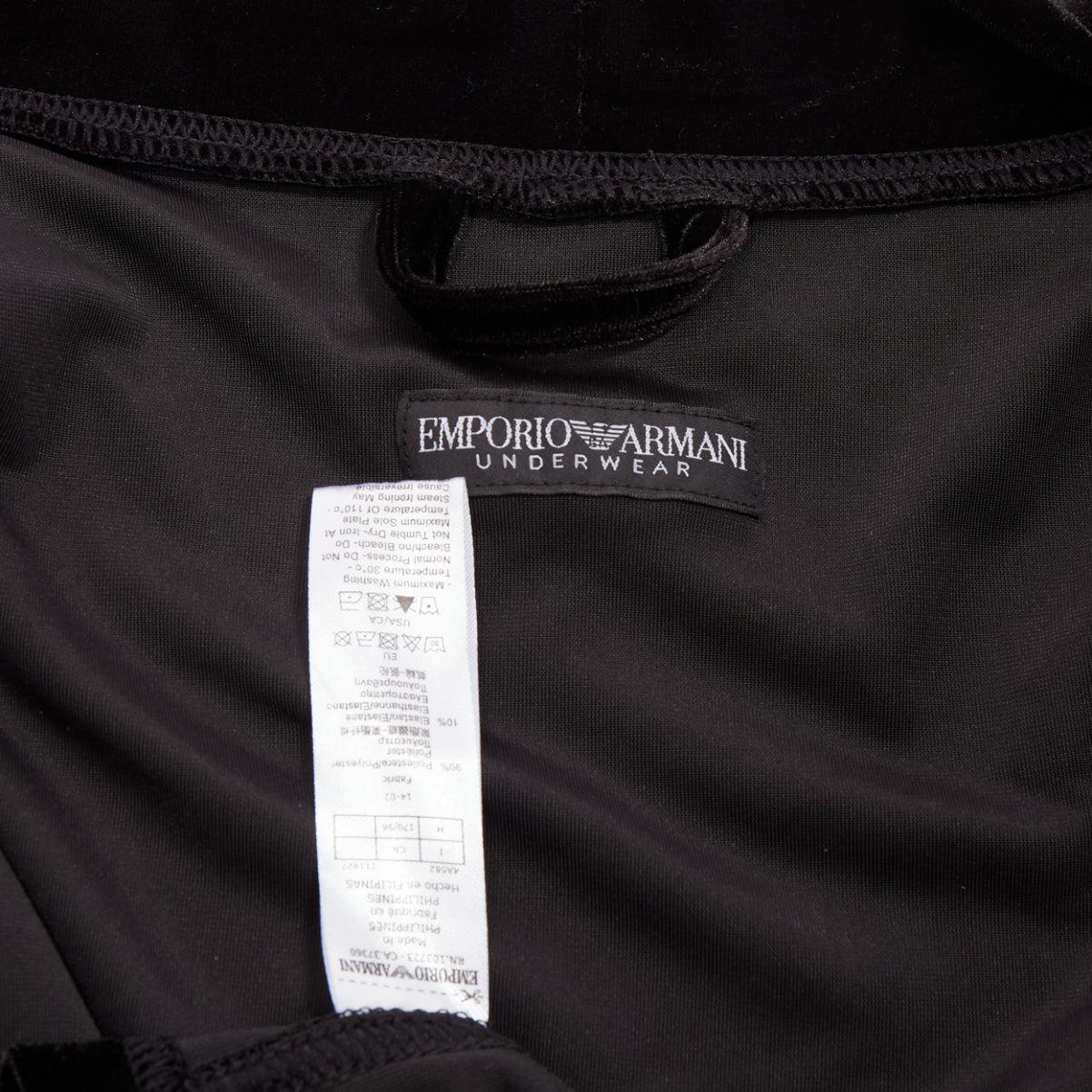 EMPORIO ARMANI giacca a vestaglia con cintura in velluto nero con logo ricamato GA M. in vendita 3