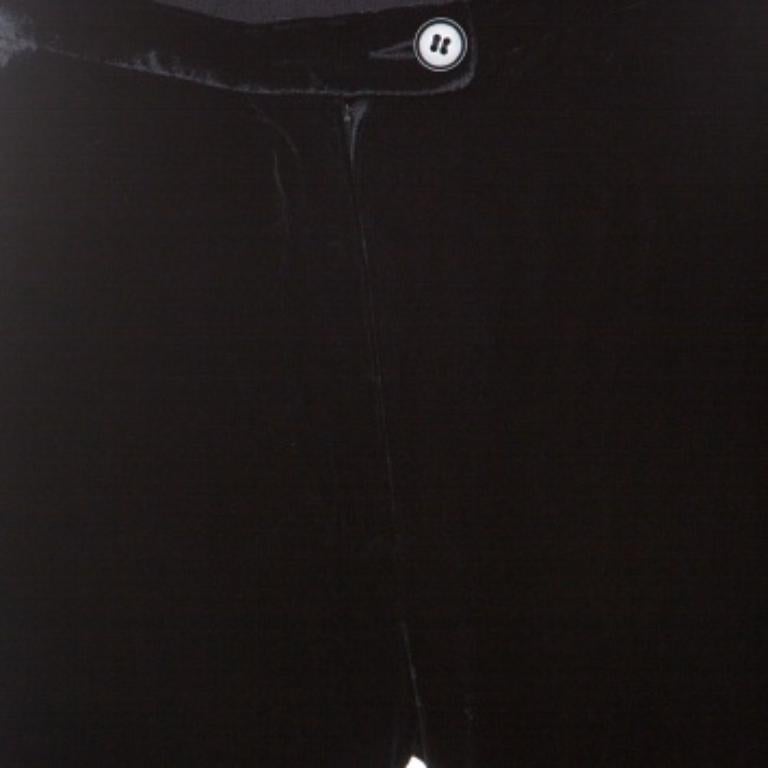 Emporio Armani - Pantaloni con fondo a balze in velluto nero - S In condizioni buone in vendita a Dubai, Al Qouz 2