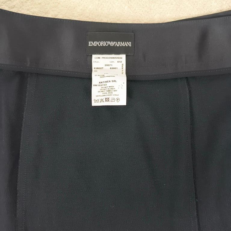 Emporio Armani Black Wool-Blend Midi Skirt with Knife-Pleat en venta 9