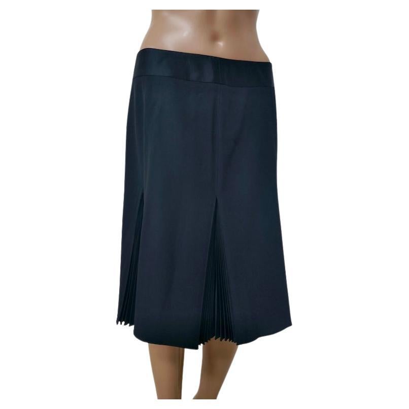 Emporio Armani Black Wool-Blend Midi Skirt with Knife-Pleat en venta