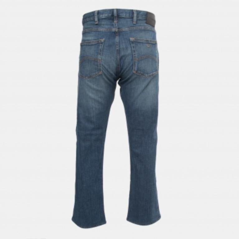 Un jean impeccablement taillé est un élément essentiel d'une garde-robe bien organisée. Ces jeans de créateurs sont finement cousus pour vous donner le look désiré et un confort tout au long de la journée.