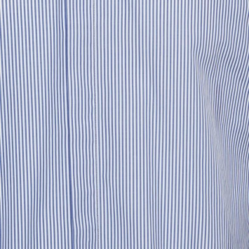 Emporio Armani Camicia a righe blu in misto cotone con bottoni davanti L. In condizioni ottime in vendita a Dubai, Al Qouz 2
