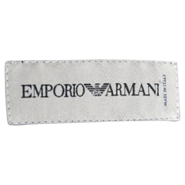 Questa creazione di Emporio Armani è un'ottima giacca casual da abbinare ai tuoi jeans. Ha maniche lunghe, strisce, chiusura frontale con bottoni e quattro tasche. Resta comodo ed elegante con questa giacca firmata.